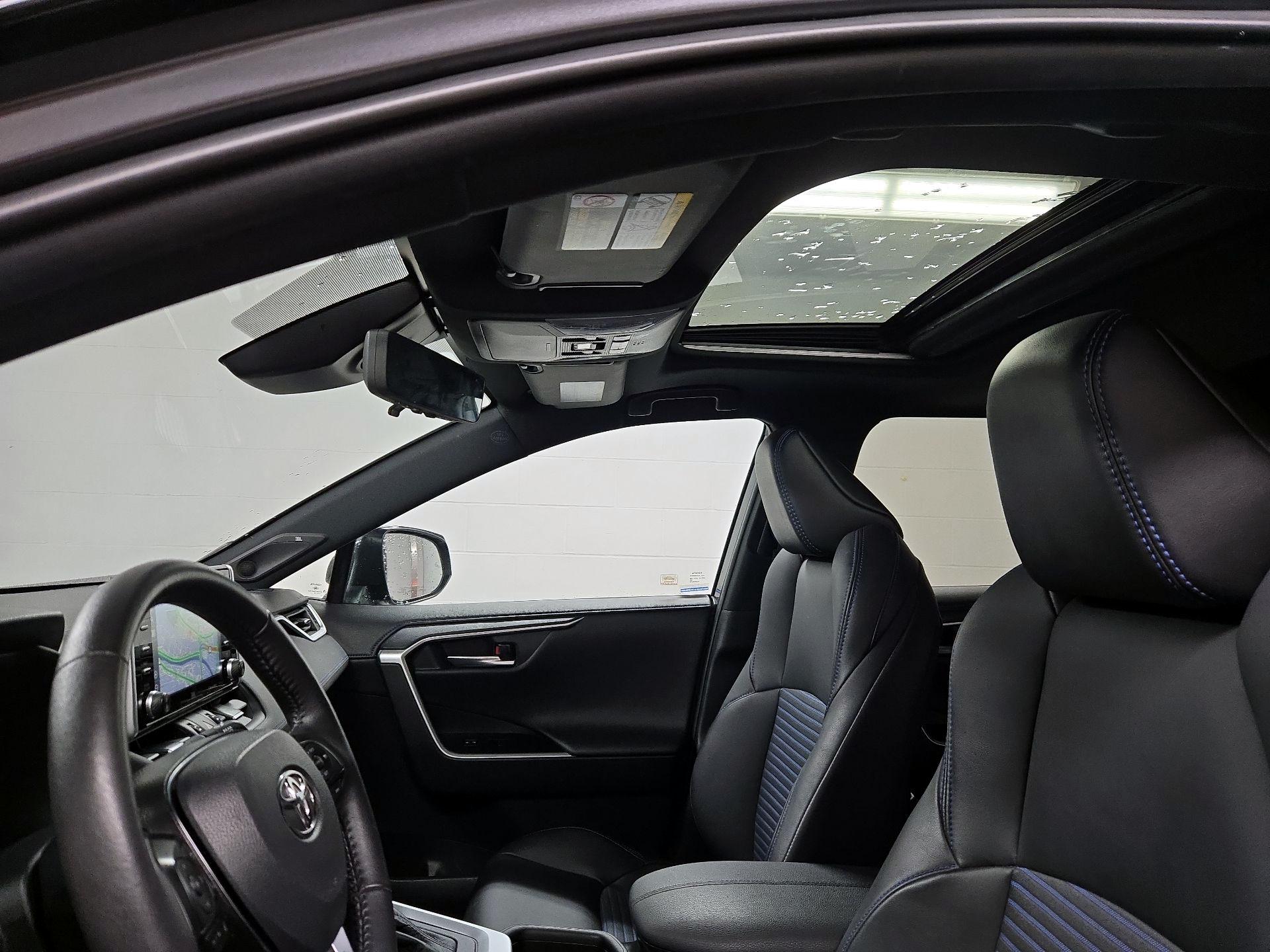 Thumbnail: 2021 Toyota RAV4 - 20