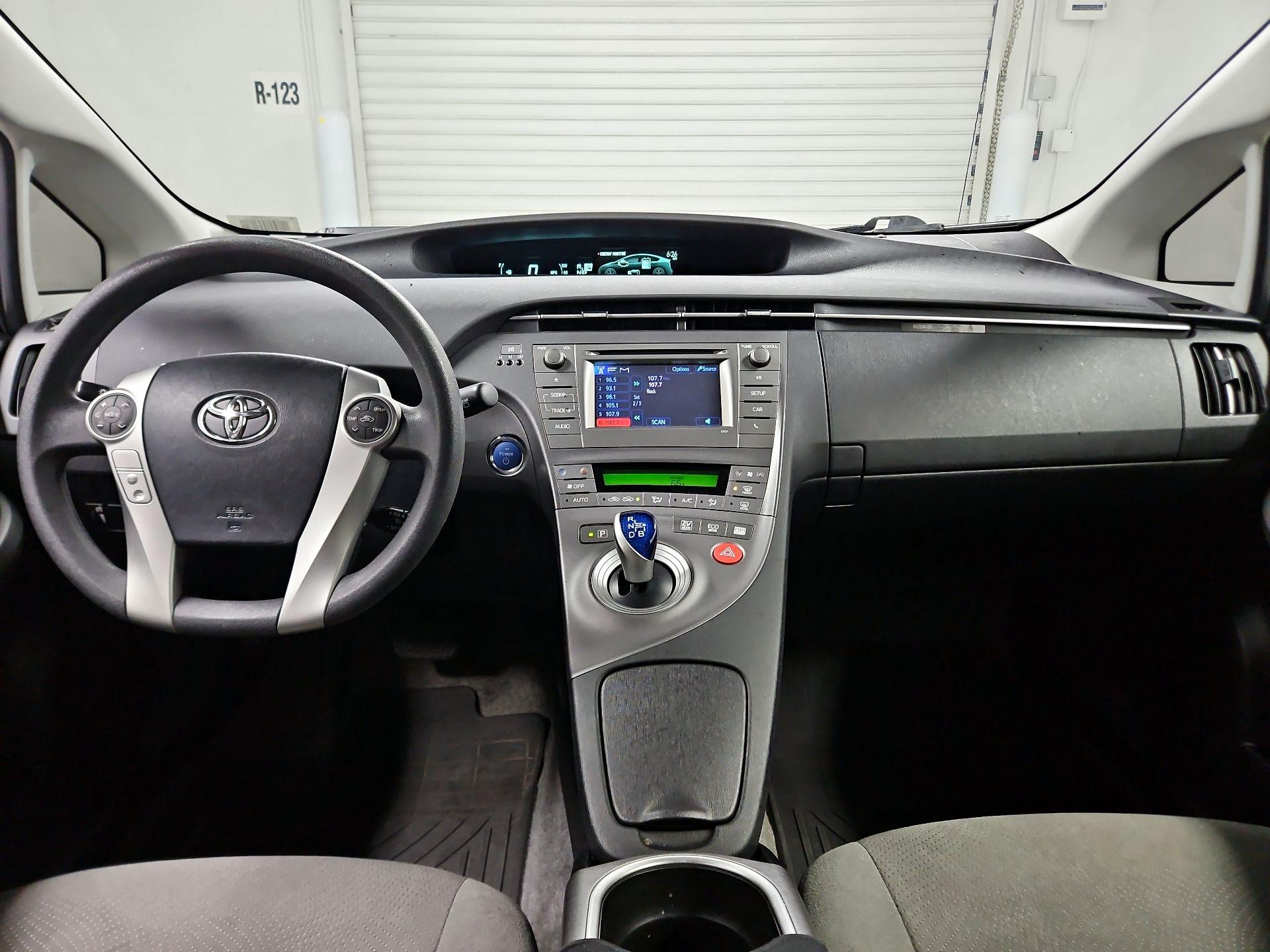 Thumbnail: 2015 Toyota Prius - 9