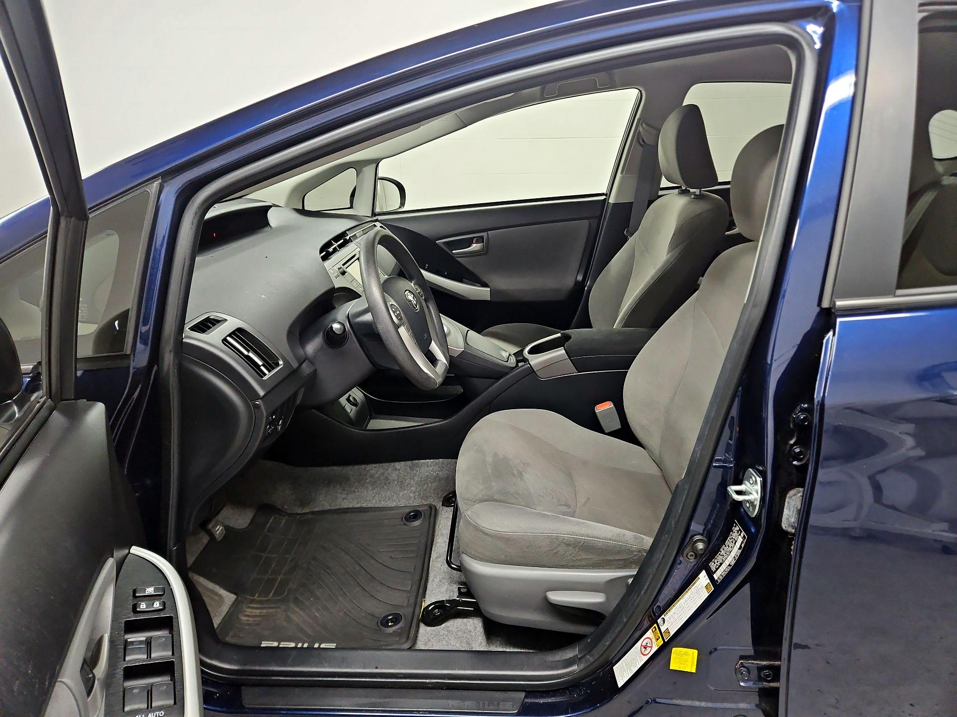 Thumbnail: 2015 Toyota Prius - 11