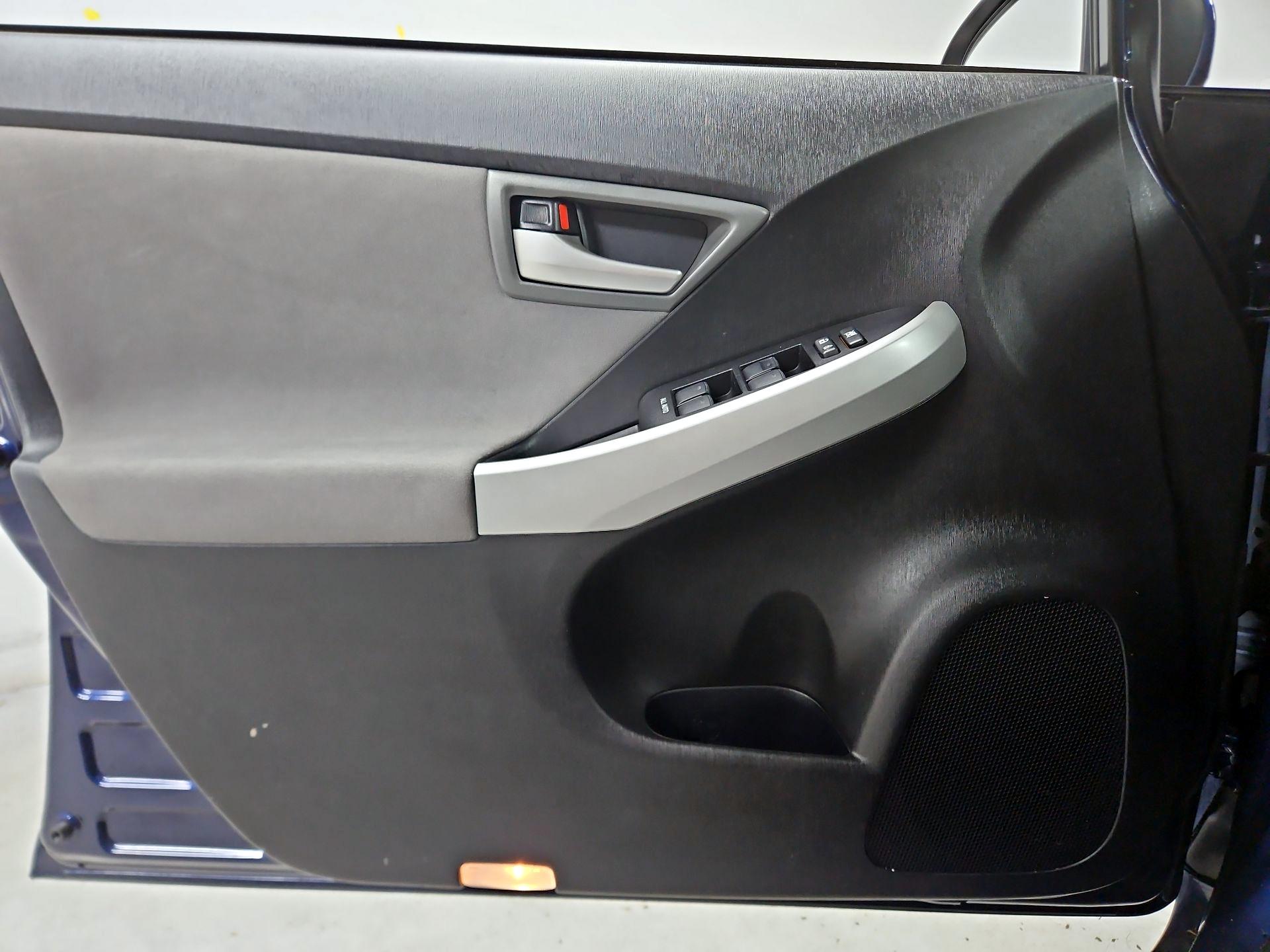 Thumbnail: 2015 Toyota Prius - 12