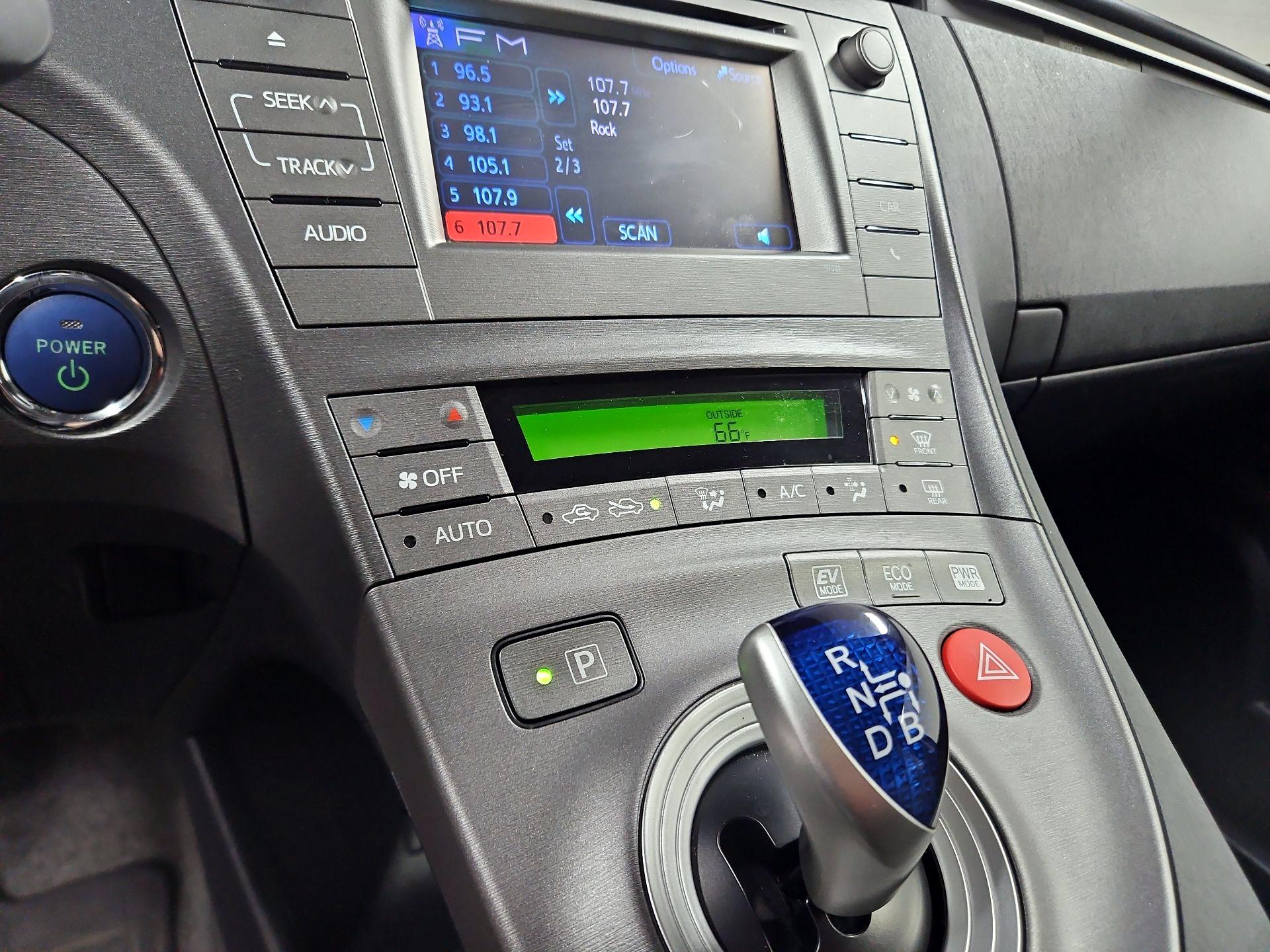 Thumbnail: 2015 Toyota Prius - 16