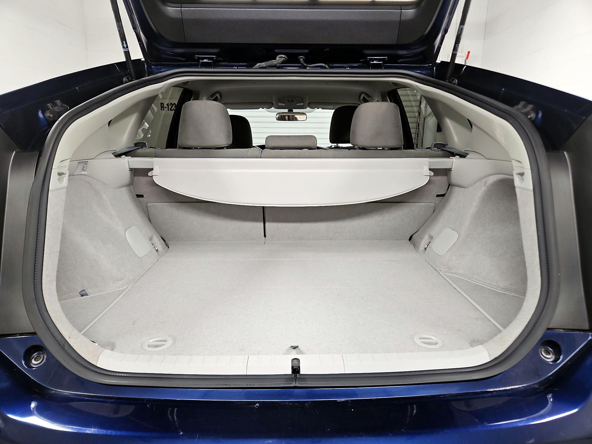 Thumbnail: 2015 Toyota Prius - 20