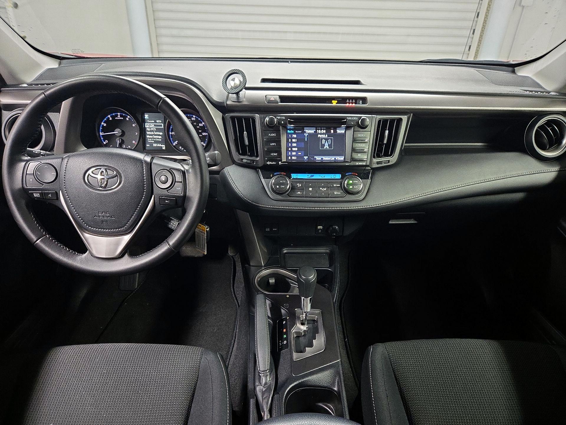 Thumbnail: 2017 Toyota RAV4 - 9