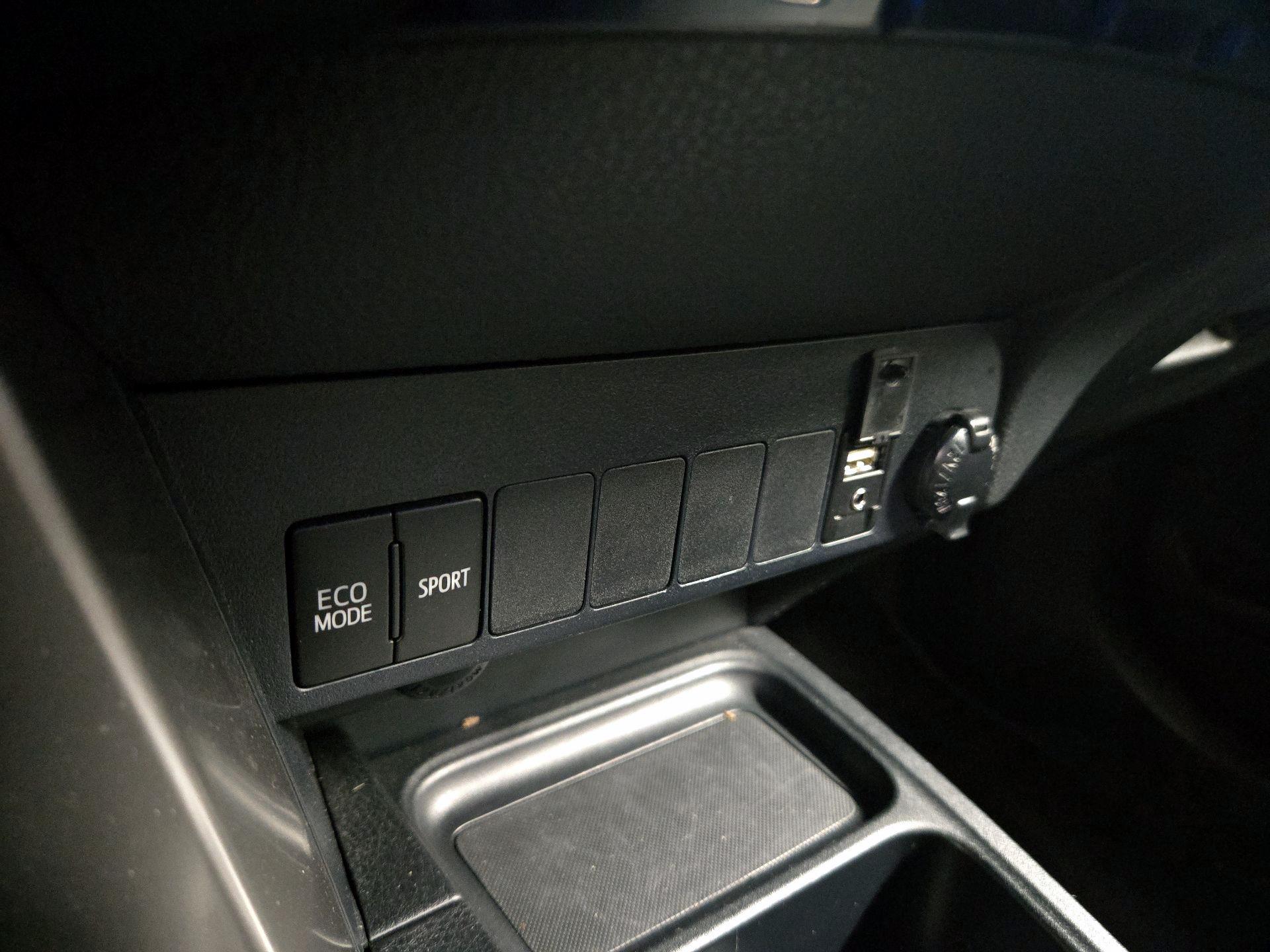 Thumbnail: 2017 Toyota RAV4 - 18