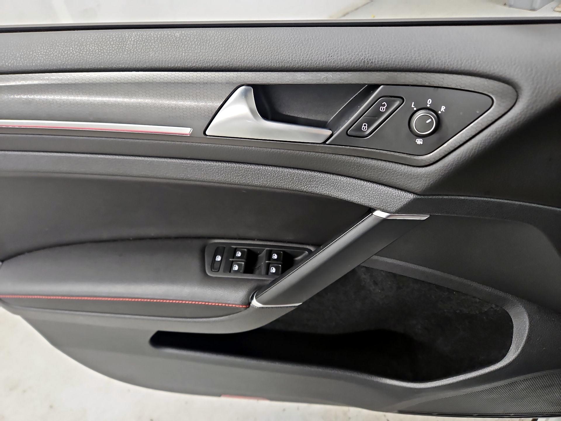 Thumbnail: 2018 Volkswagen Golf - 12