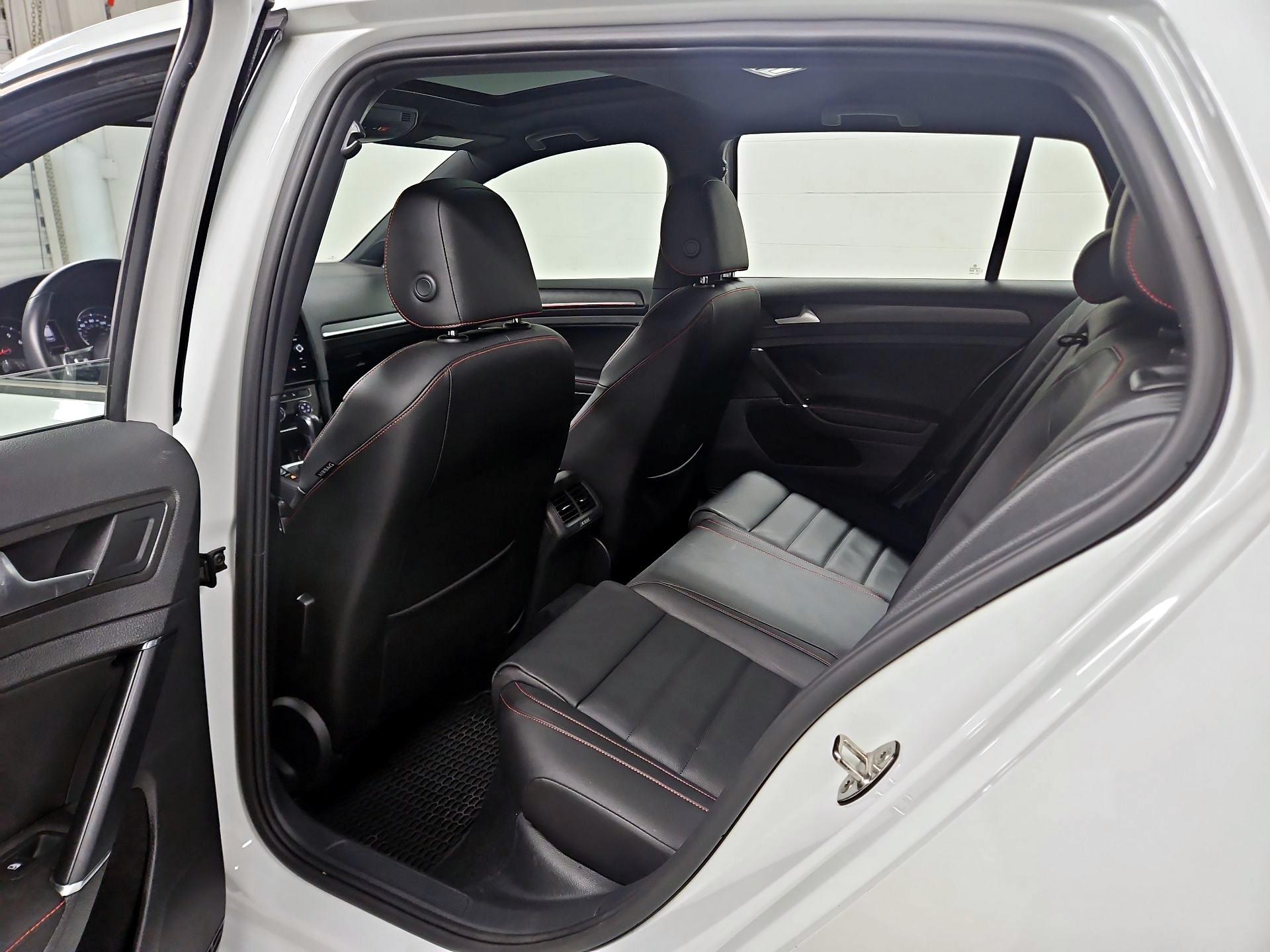 Thumbnail: 2018 Volkswagen Golf - 20