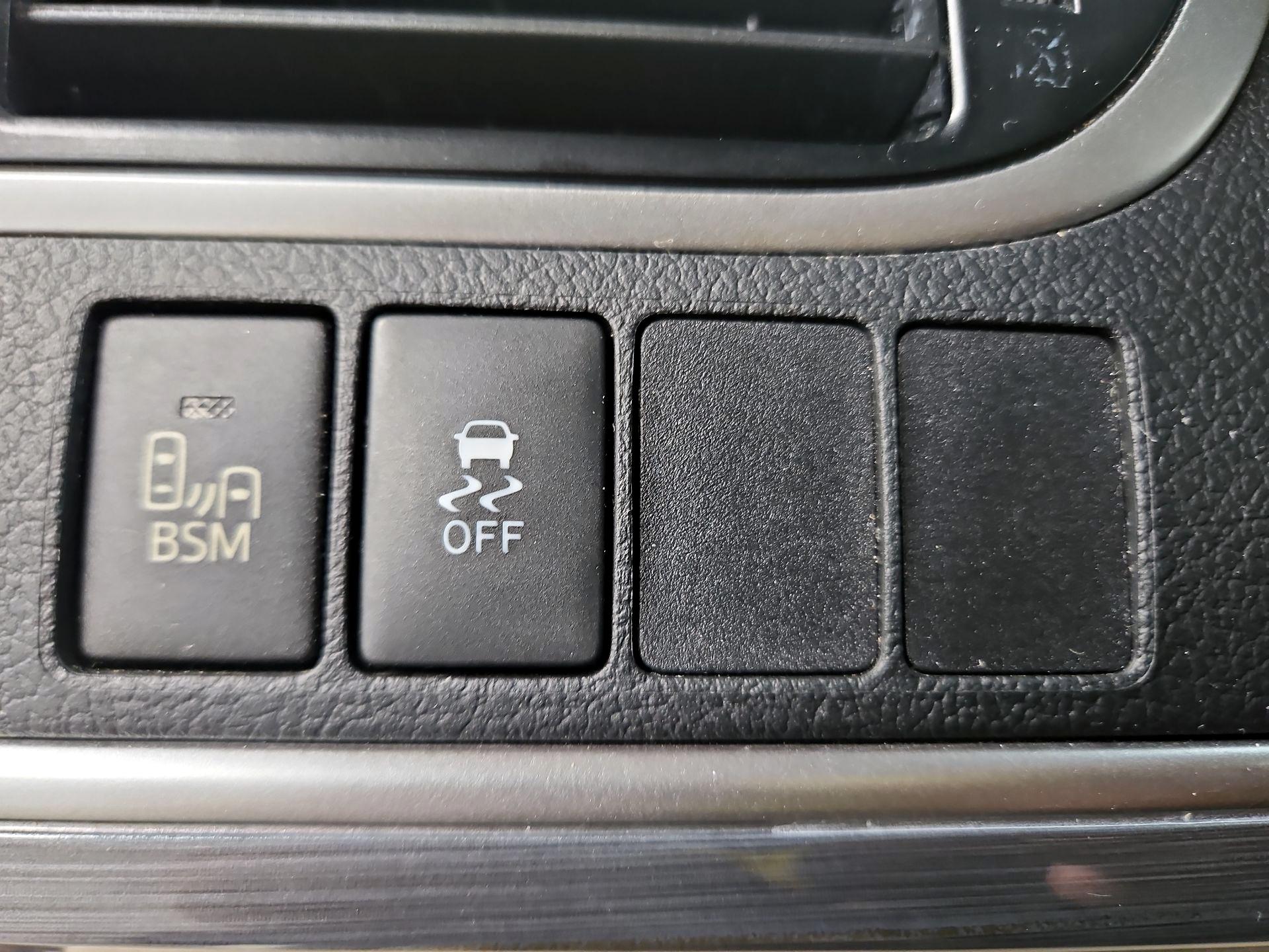 Thumbnail: 2014 Toyota Camry - 13