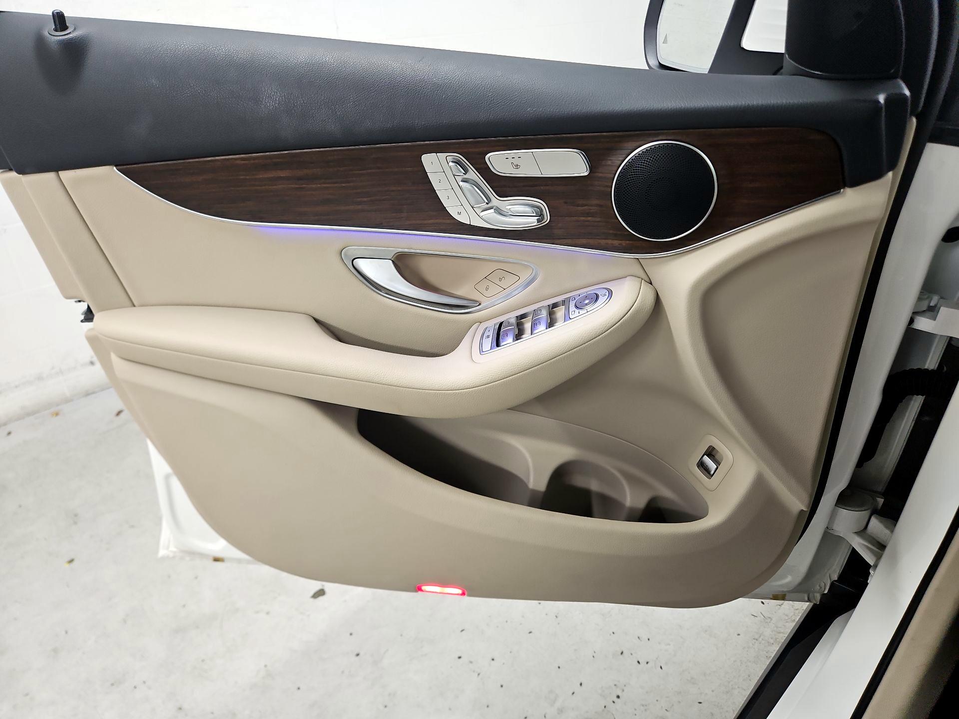 Thumbnail: 2022 Mercedes-Benz GLC - 12