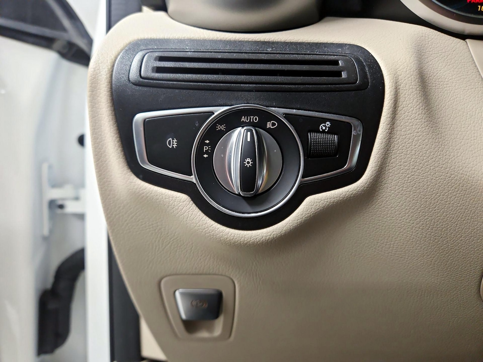 2022 Mercedes-Benz GLC GLC300 - Photo 14
