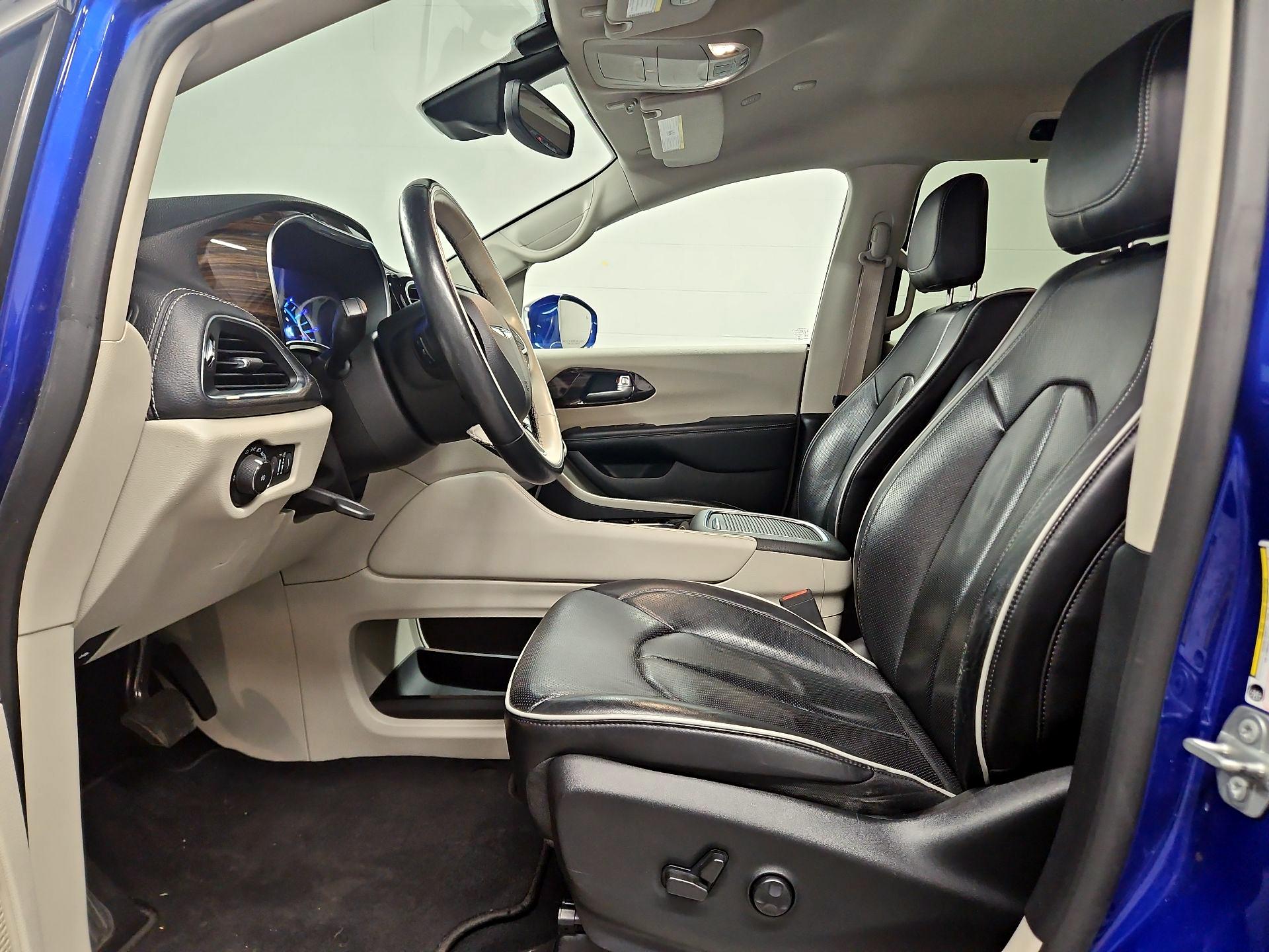 Thumbnail: 2021 Chrysler Pacifica - 11