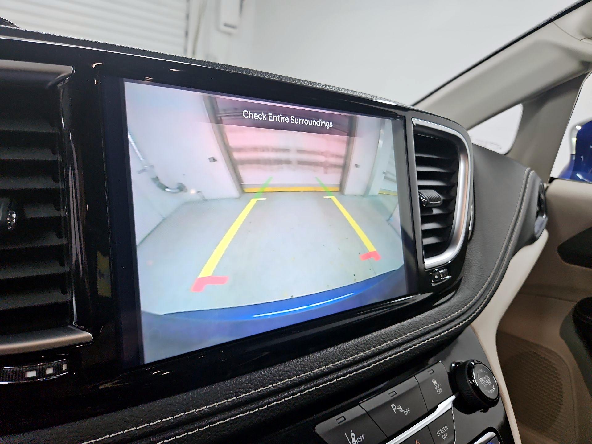 Thumbnail: 2021 Chrysler Pacifica - 15
