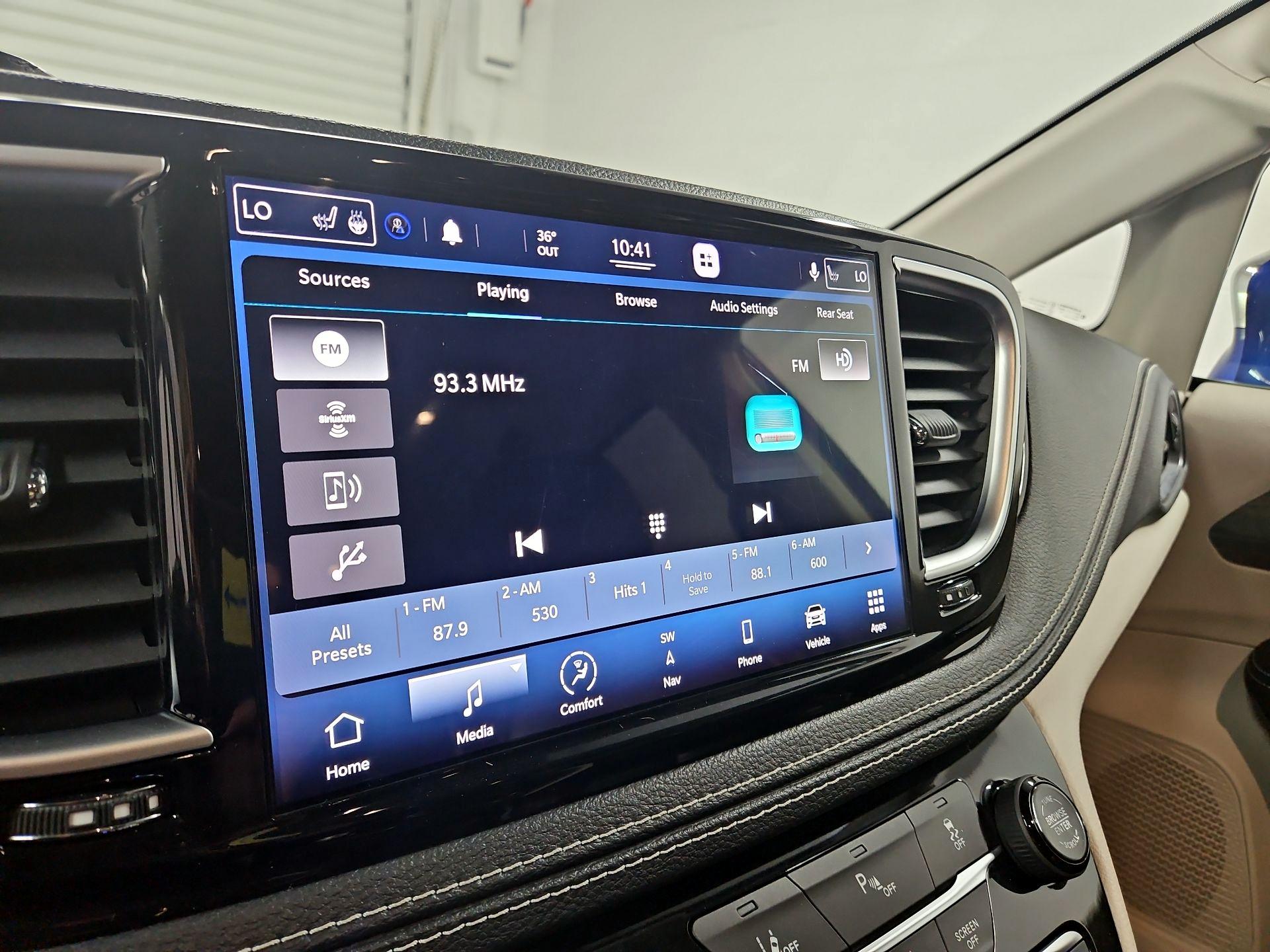 Thumbnail: 2021 Chrysler Pacifica - 16