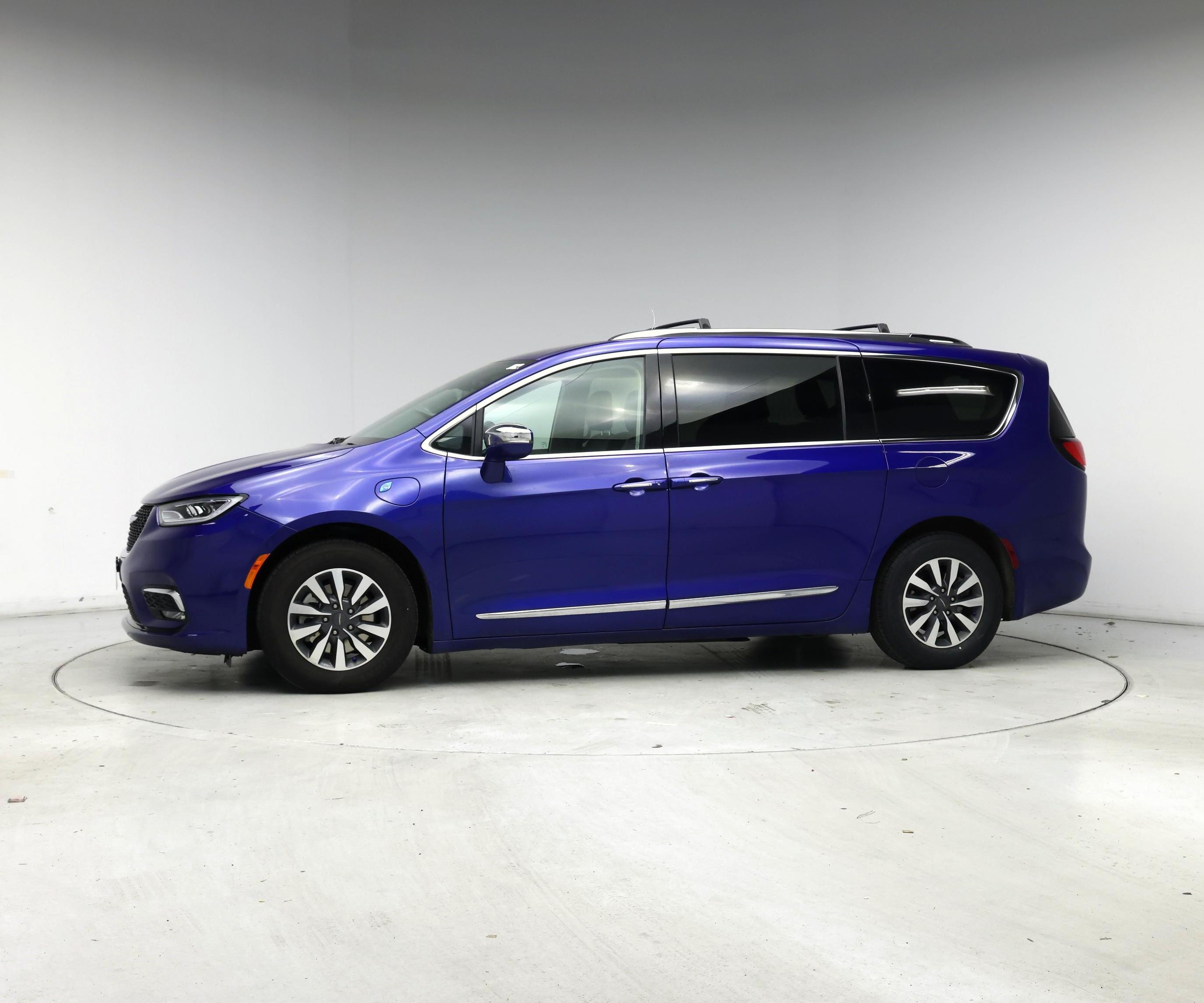 Thumbnail: 2021 Chrysler Pacifica - 3