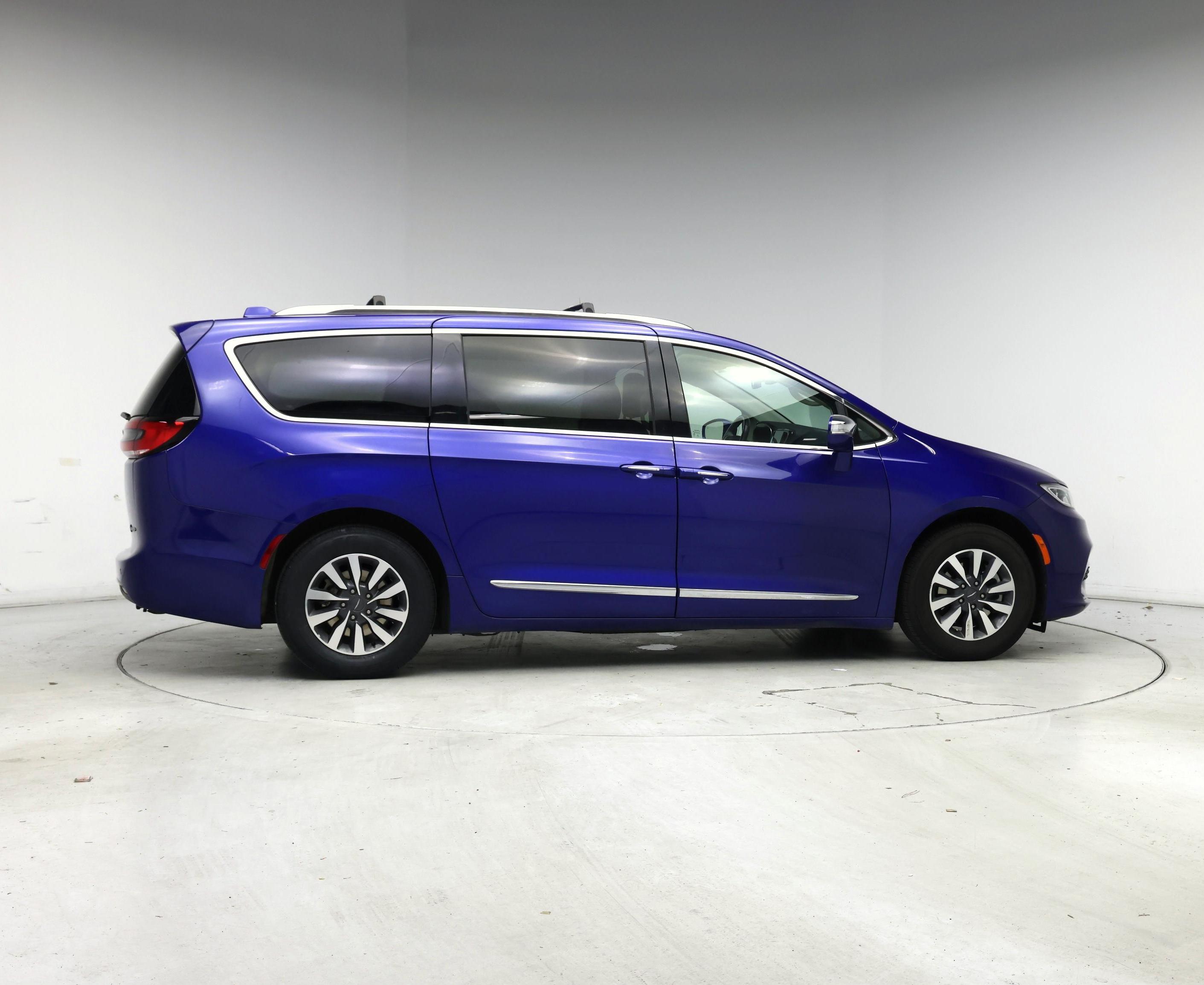 Thumbnail: 2021 Chrysler Pacifica - 7