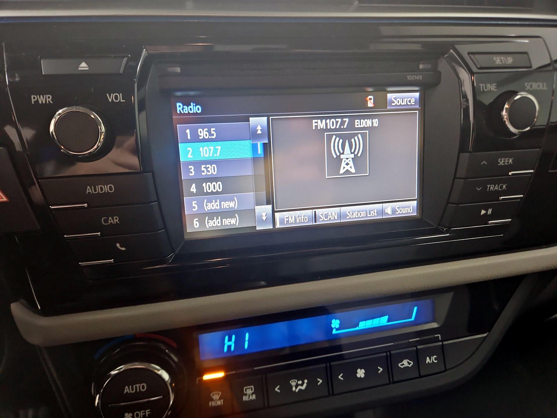 Thumbnail: 2015 Toyota Corolla - 15