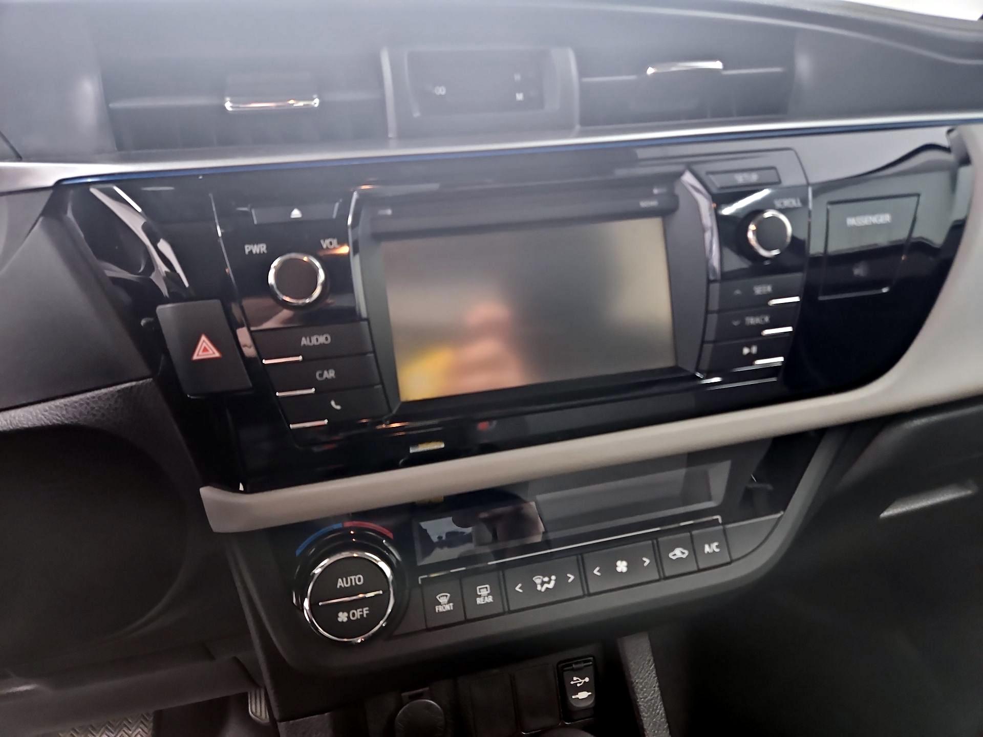 Thumbnail: 2015 Toyota Corolla - 16