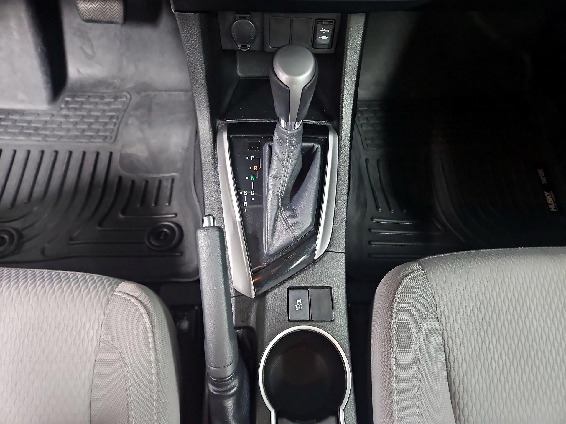 Thumbnail: 2015 Toyota Corolla - 17