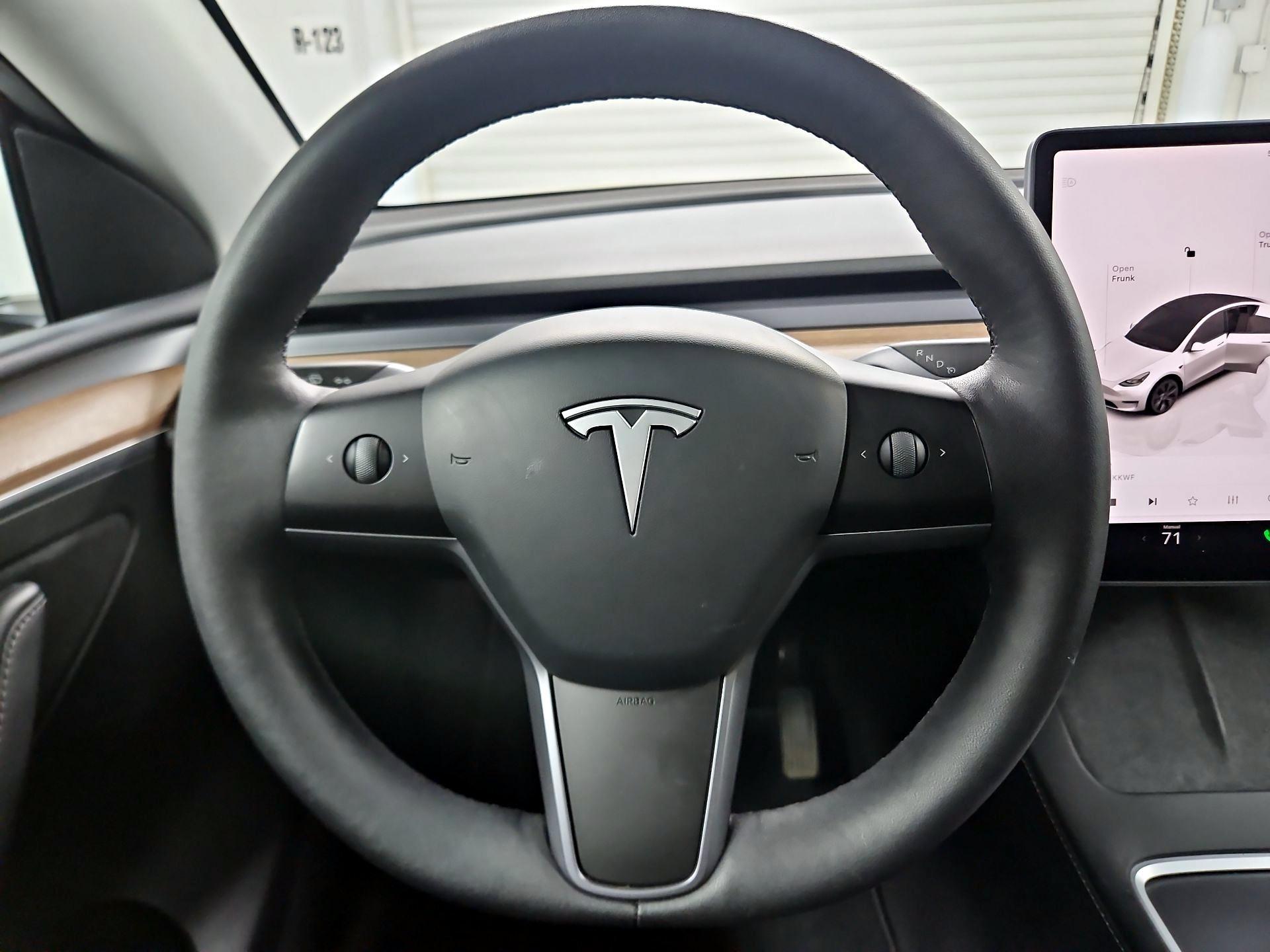 Thumbnail: 2025 Tesla Model Y - 10