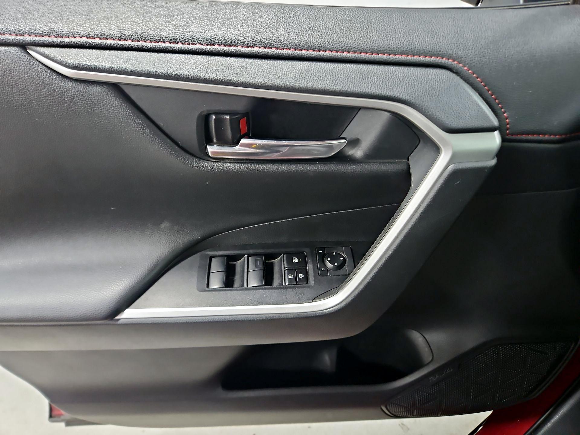 Thumbnail: 2020 Toyota RAV4 - 12