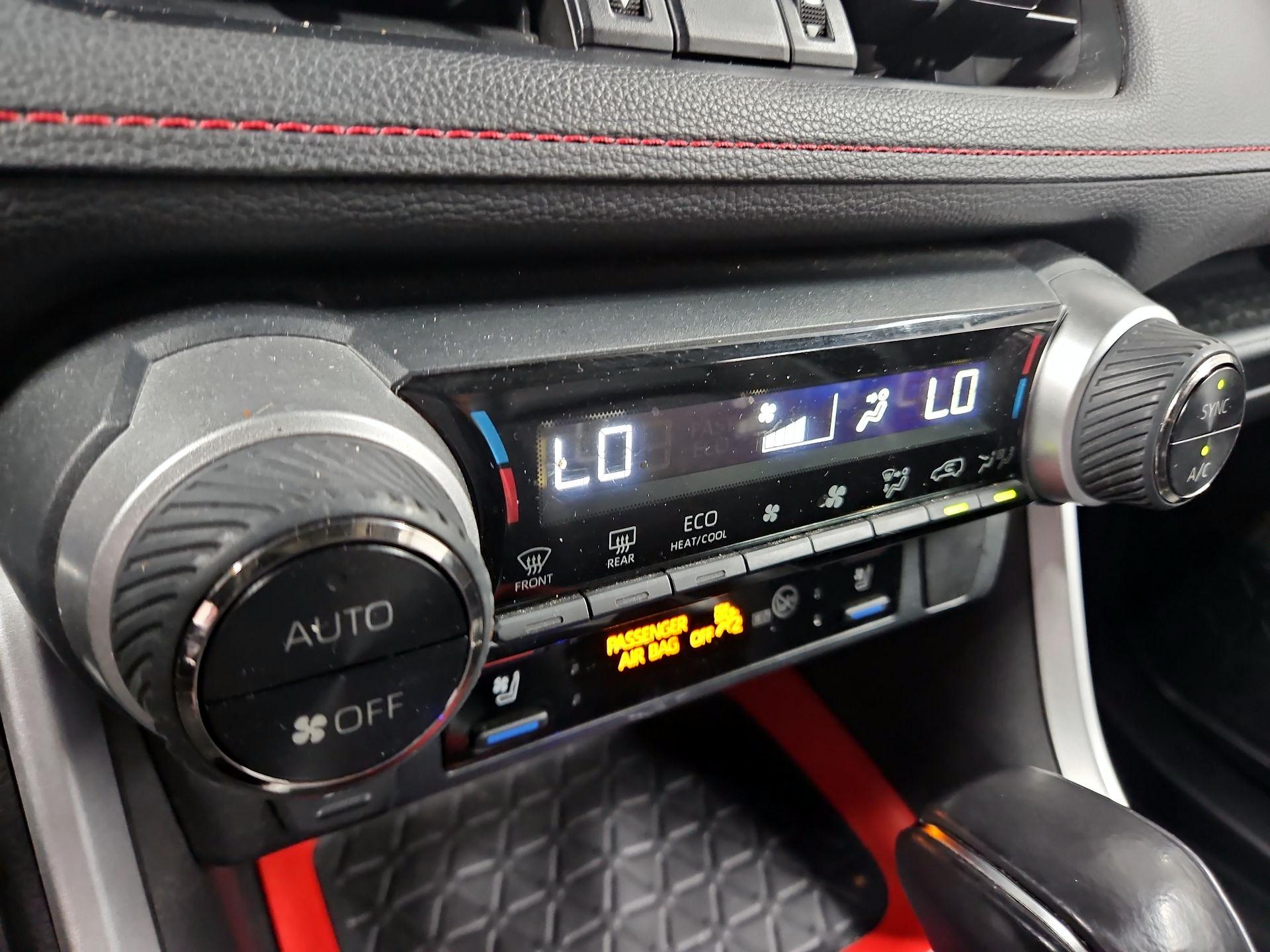 Thumbnail: 2020 Toyota RAV4 - 16