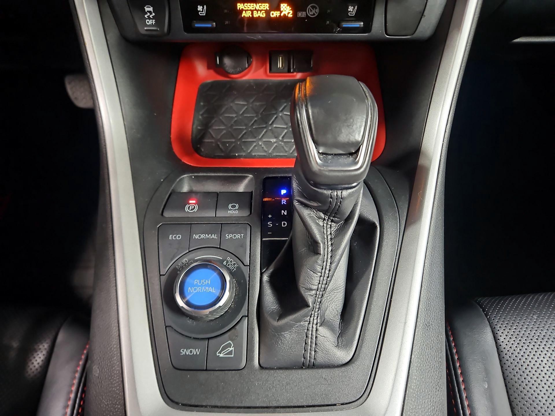 Thumbnail: 2020 Toyota RAV4 - 17