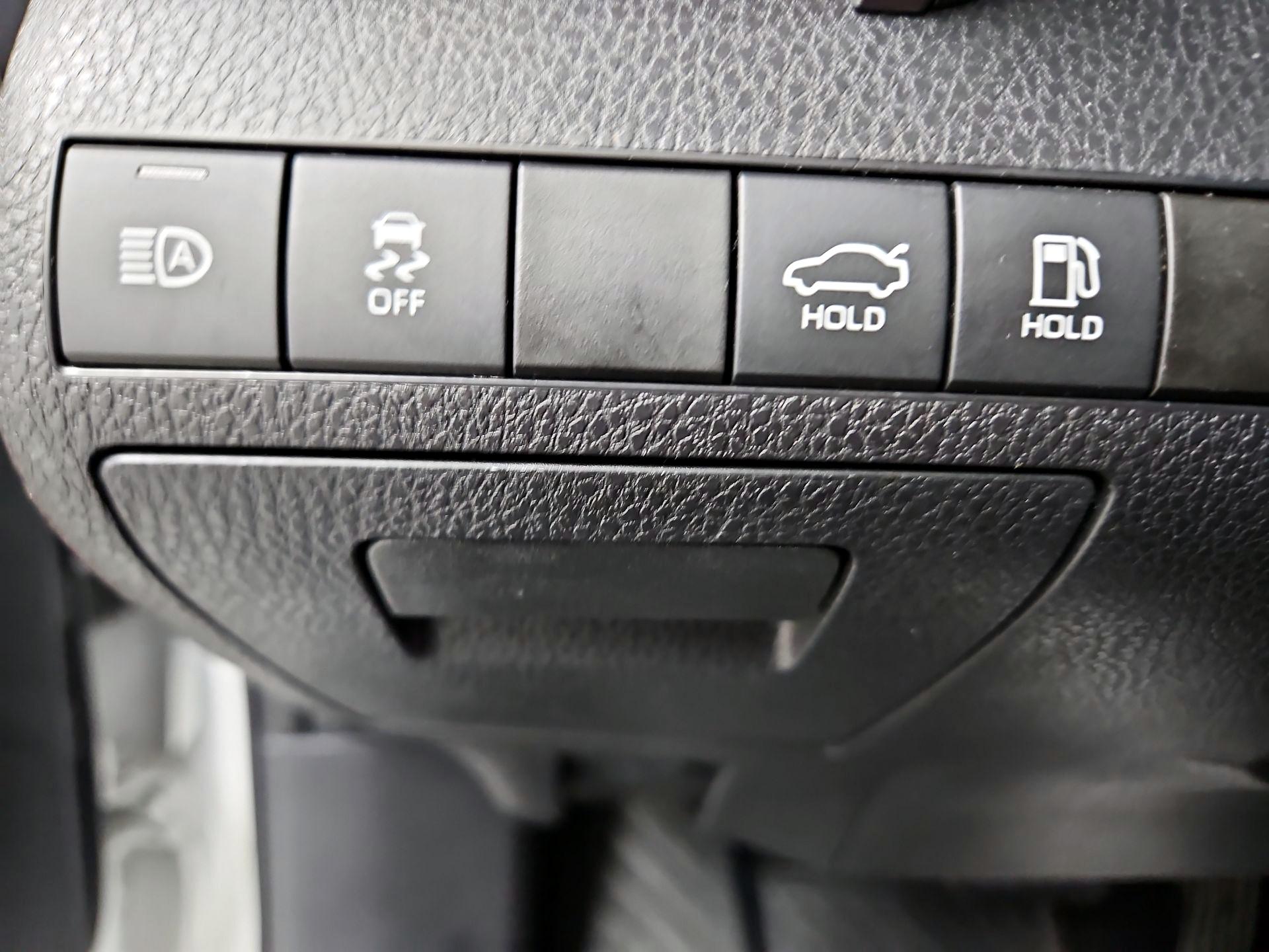 Thumbnail: 2019 Toyota Camry - 13