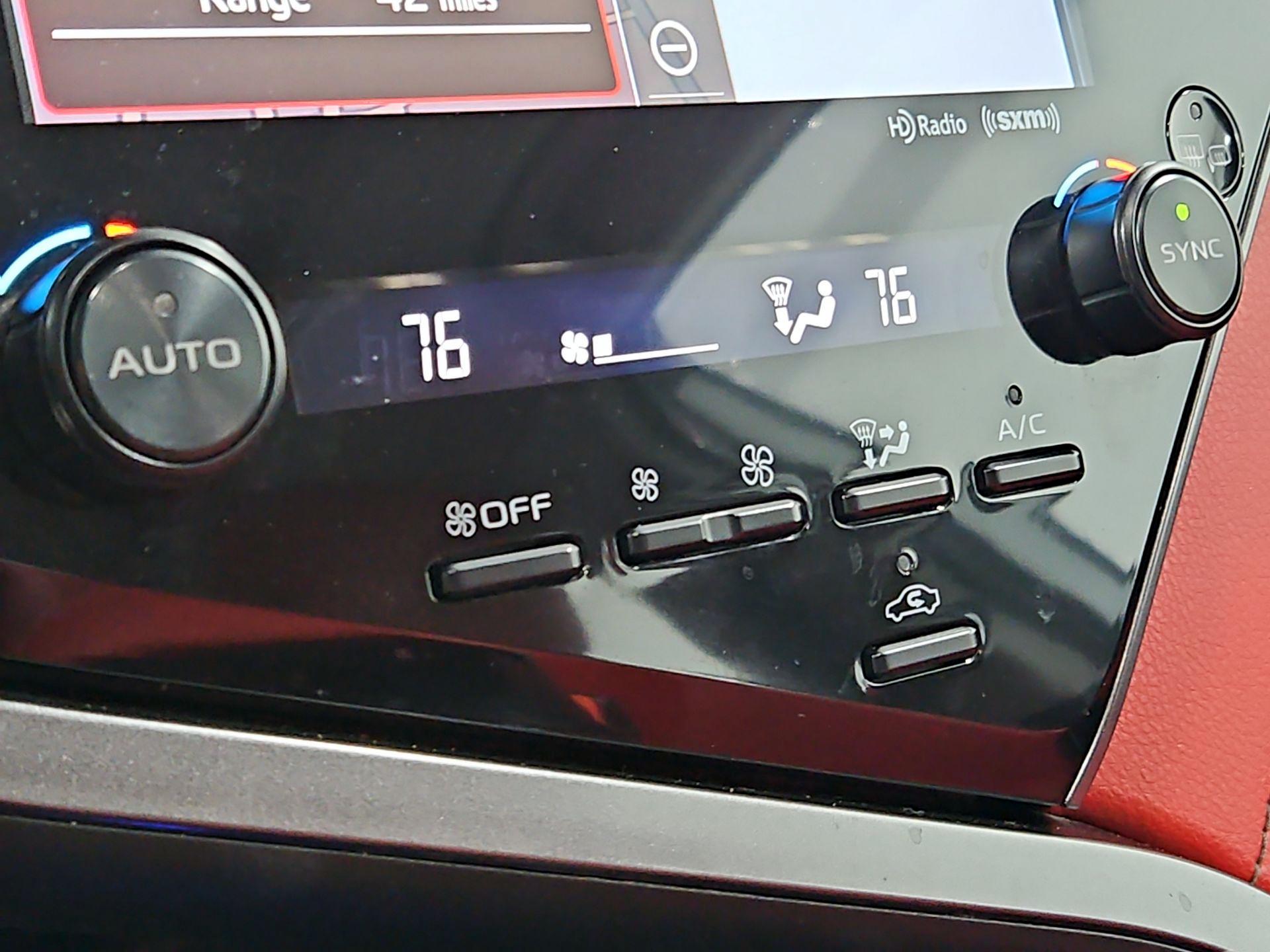Thumbnail: 2019 Toyota Camry - 17