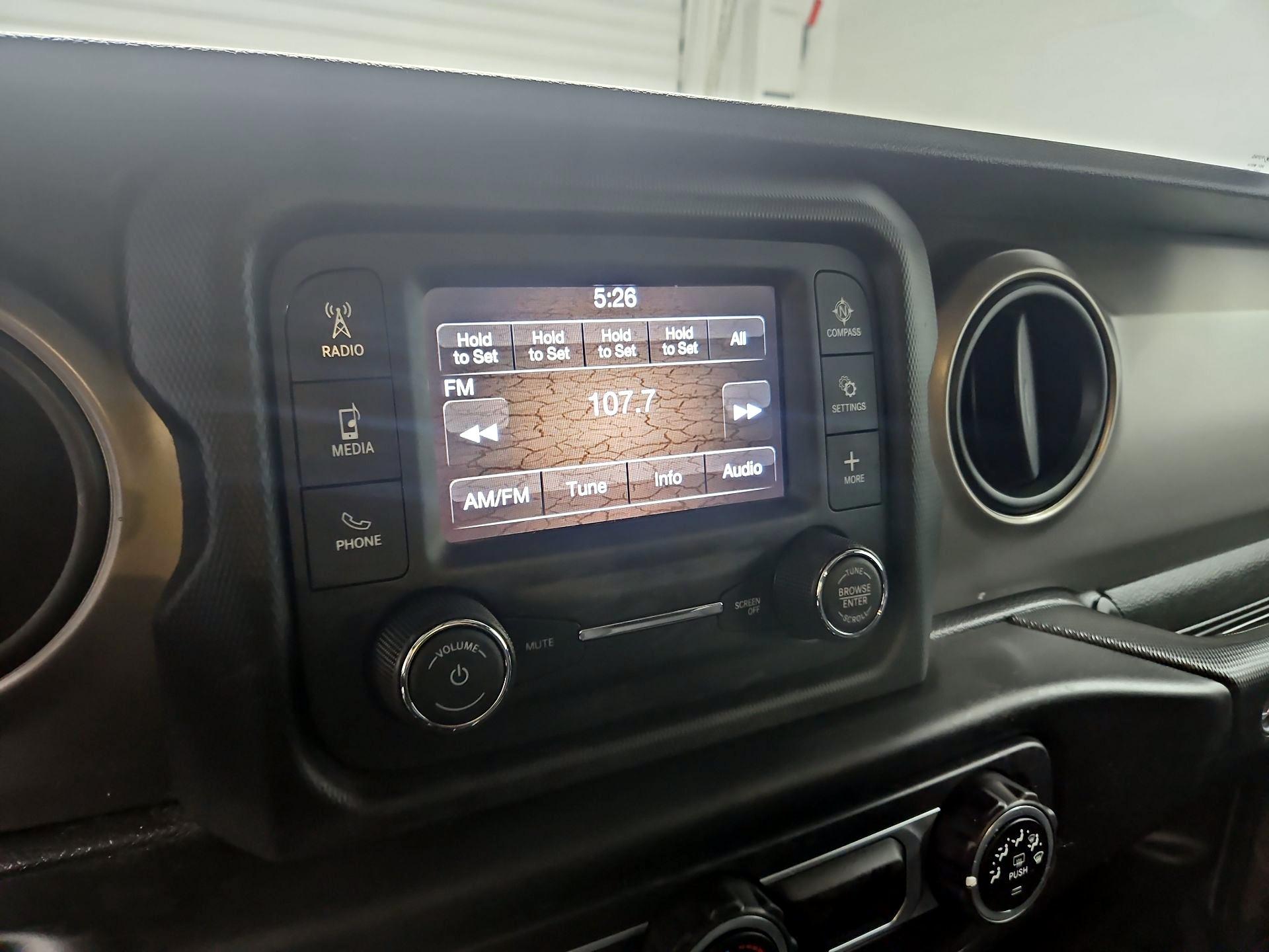 Thumbnail: 2020 Jeep Gladiator - 15