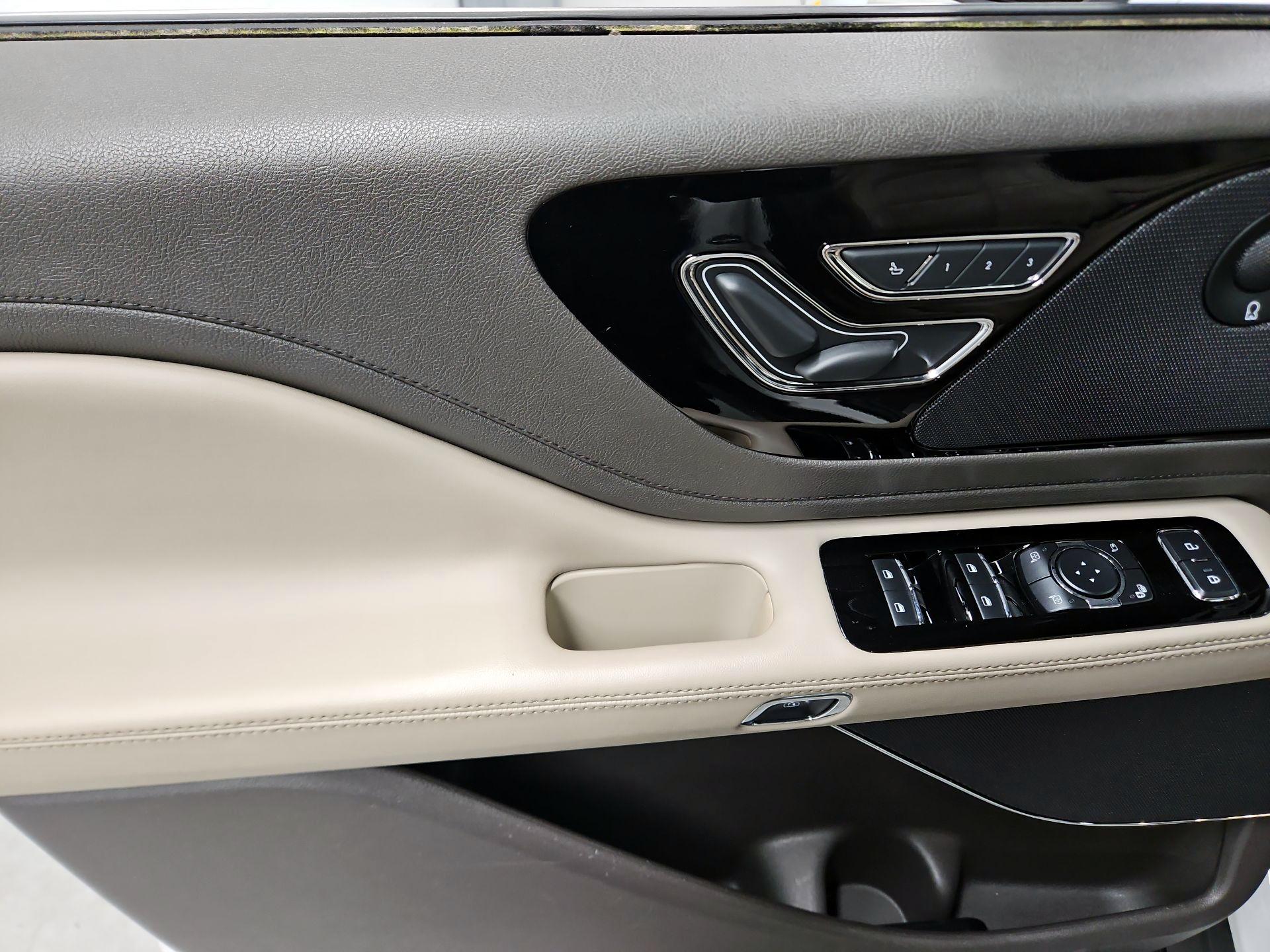 Thumbnail: 2022 Lincoln Aviator - 12