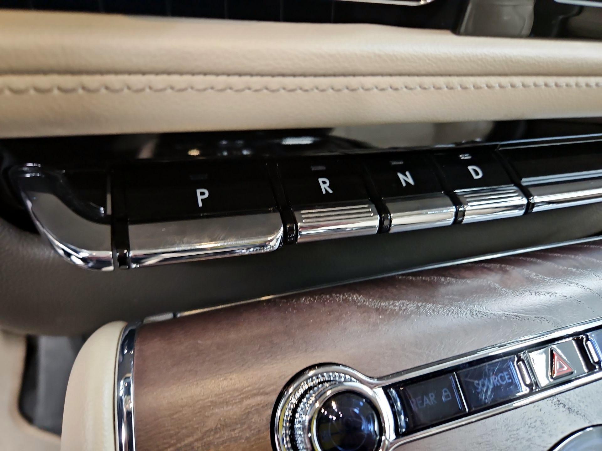 Thumbnail: 2022 Lincoln Aviator - 18