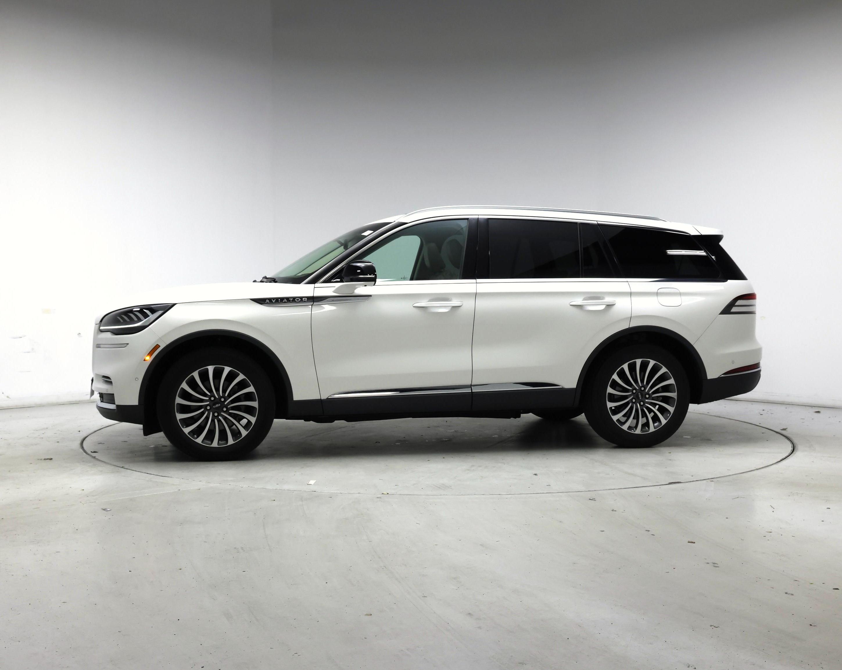 Thumbnail: 2022 Lincoln Aviator - 3
