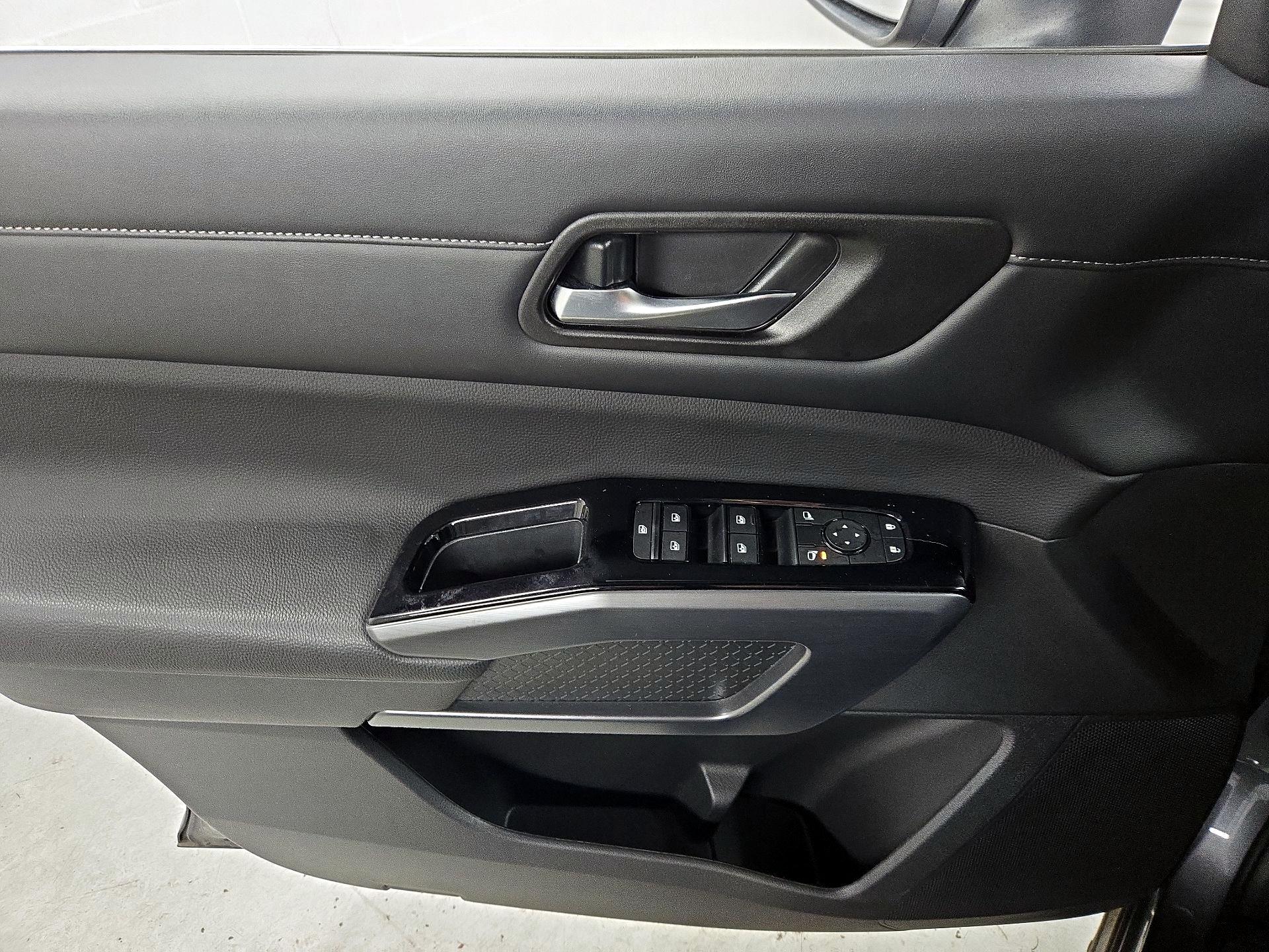 Thumbnail: 2023 Nissan Pathfinder - 12