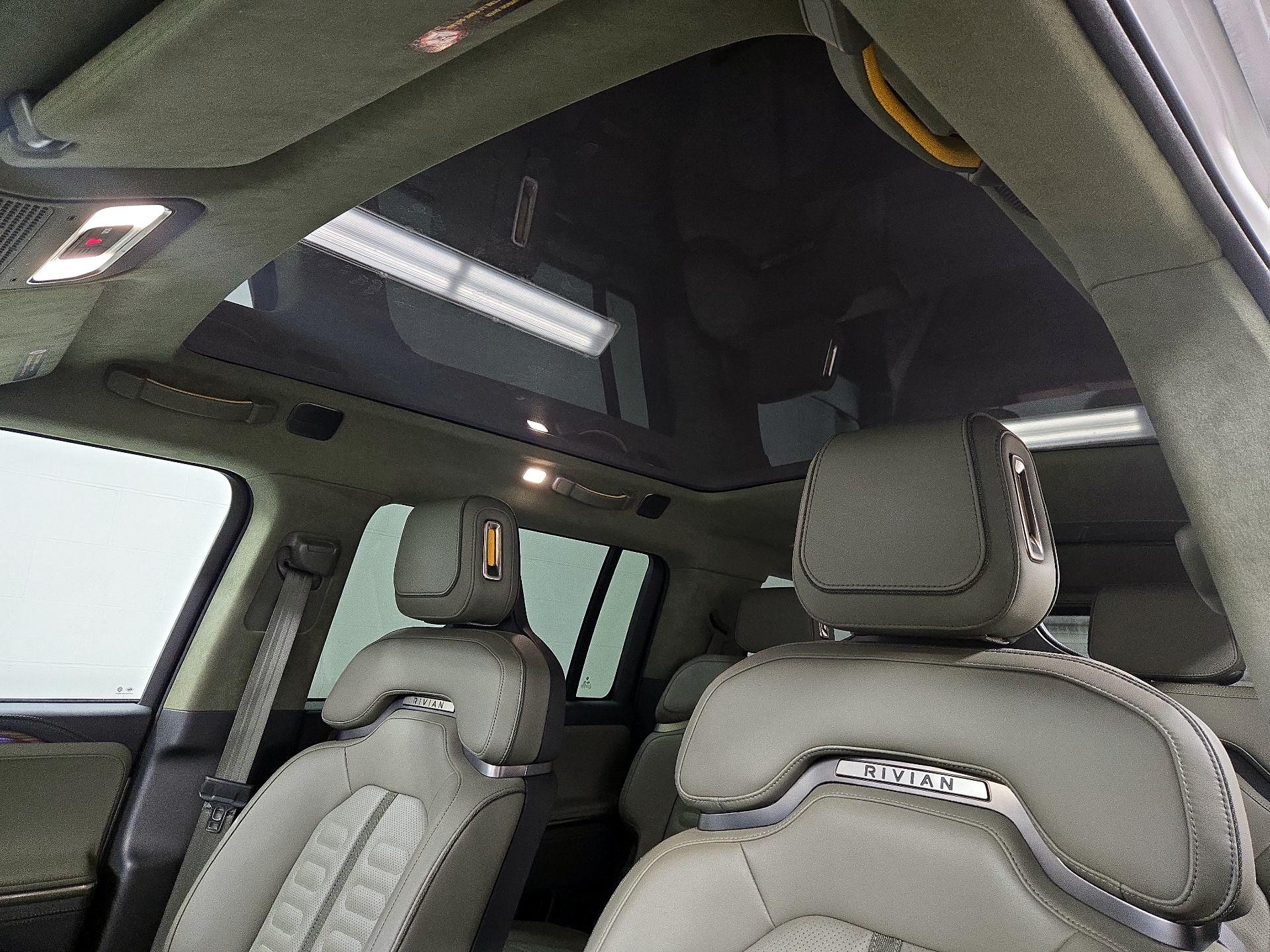 Thumbnail: 2023 Rivian R1S - 19