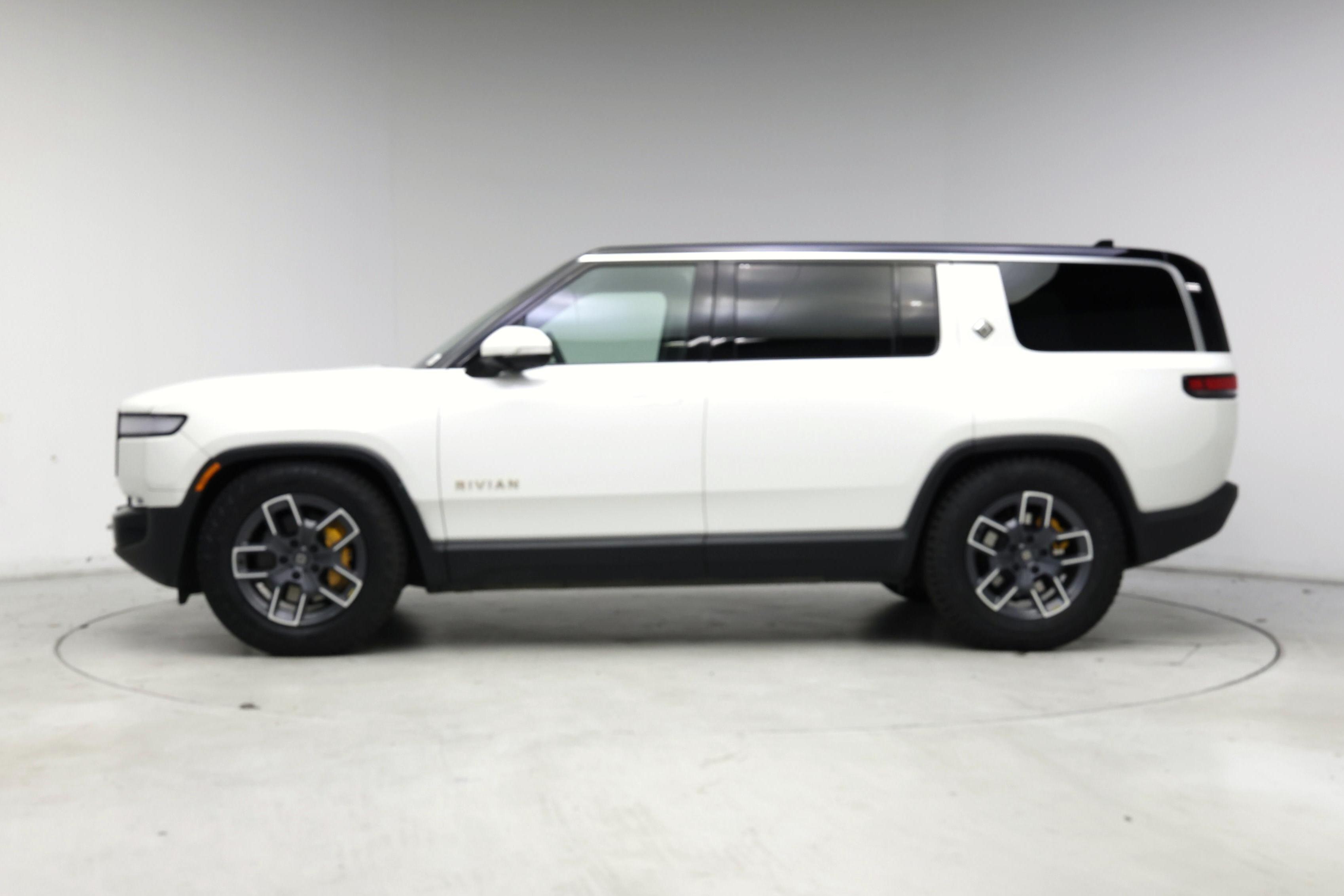 Thumbnail: 2023 Rivian R1S - 3