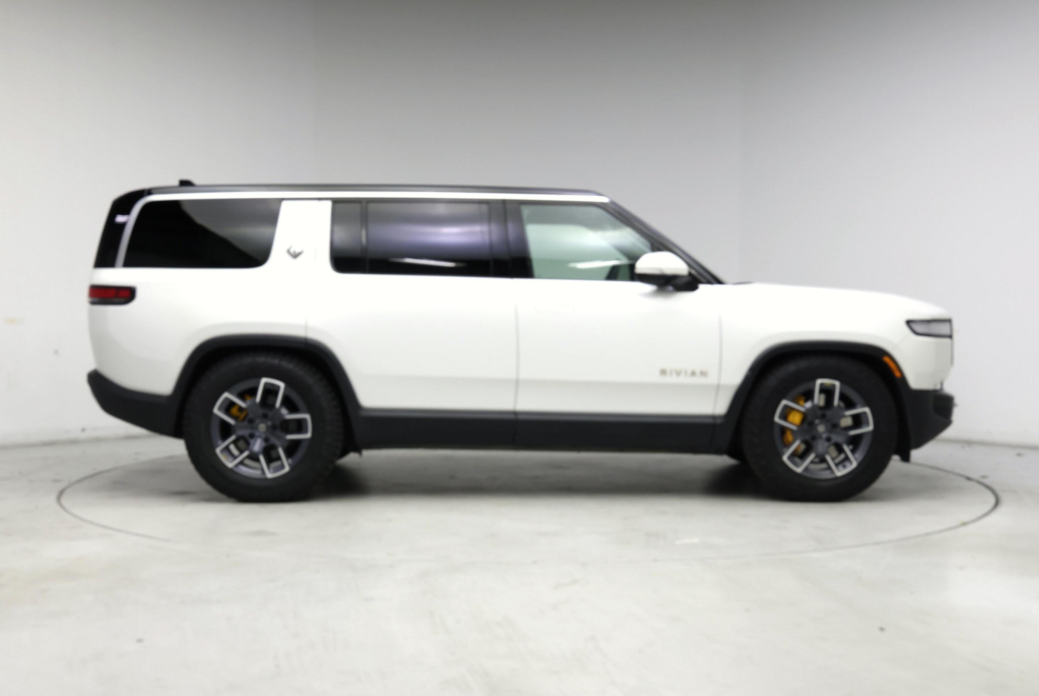 Thumbnail: 2023 Rivian R1S - 7