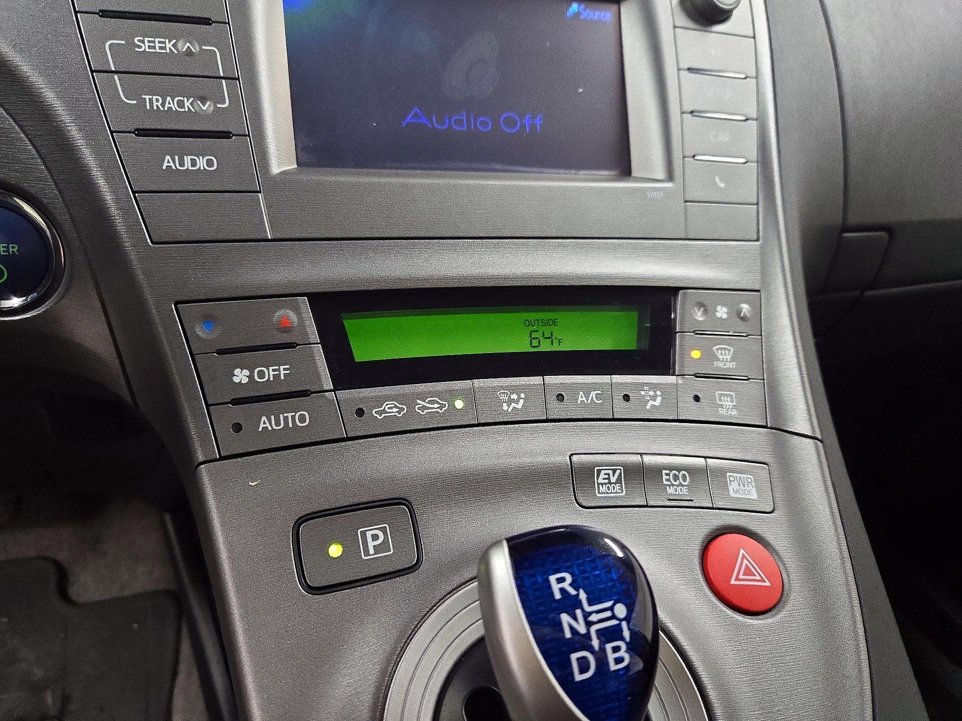 Thumbnail: 2015 Toyota Prius - 16