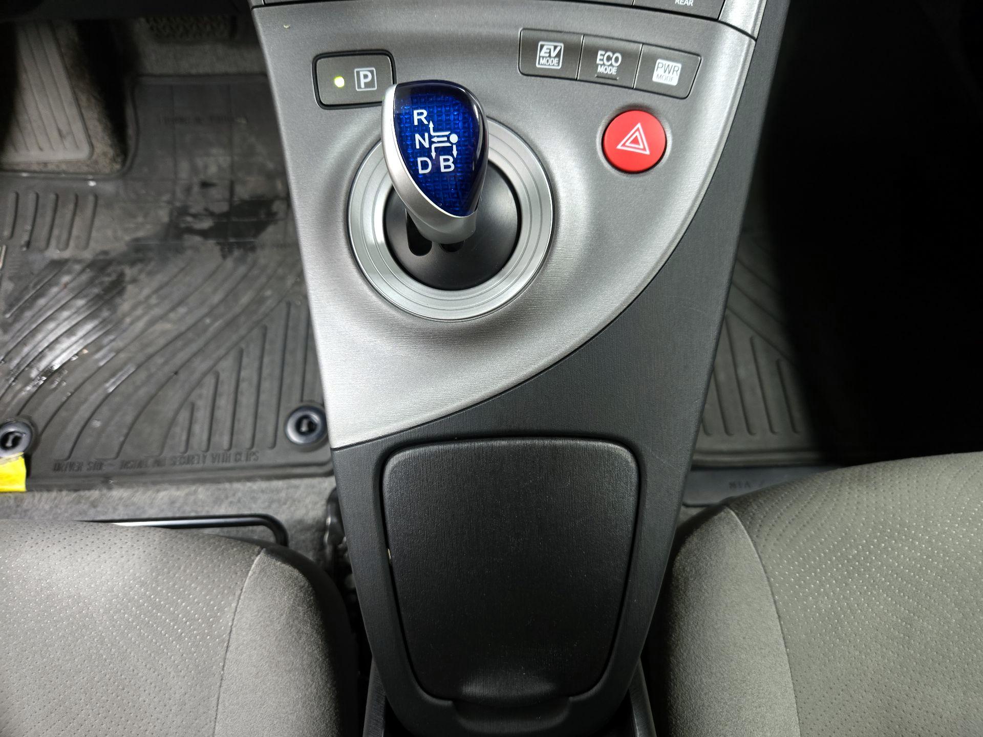 Thumbnail: 2015 Toyota Prius - 17