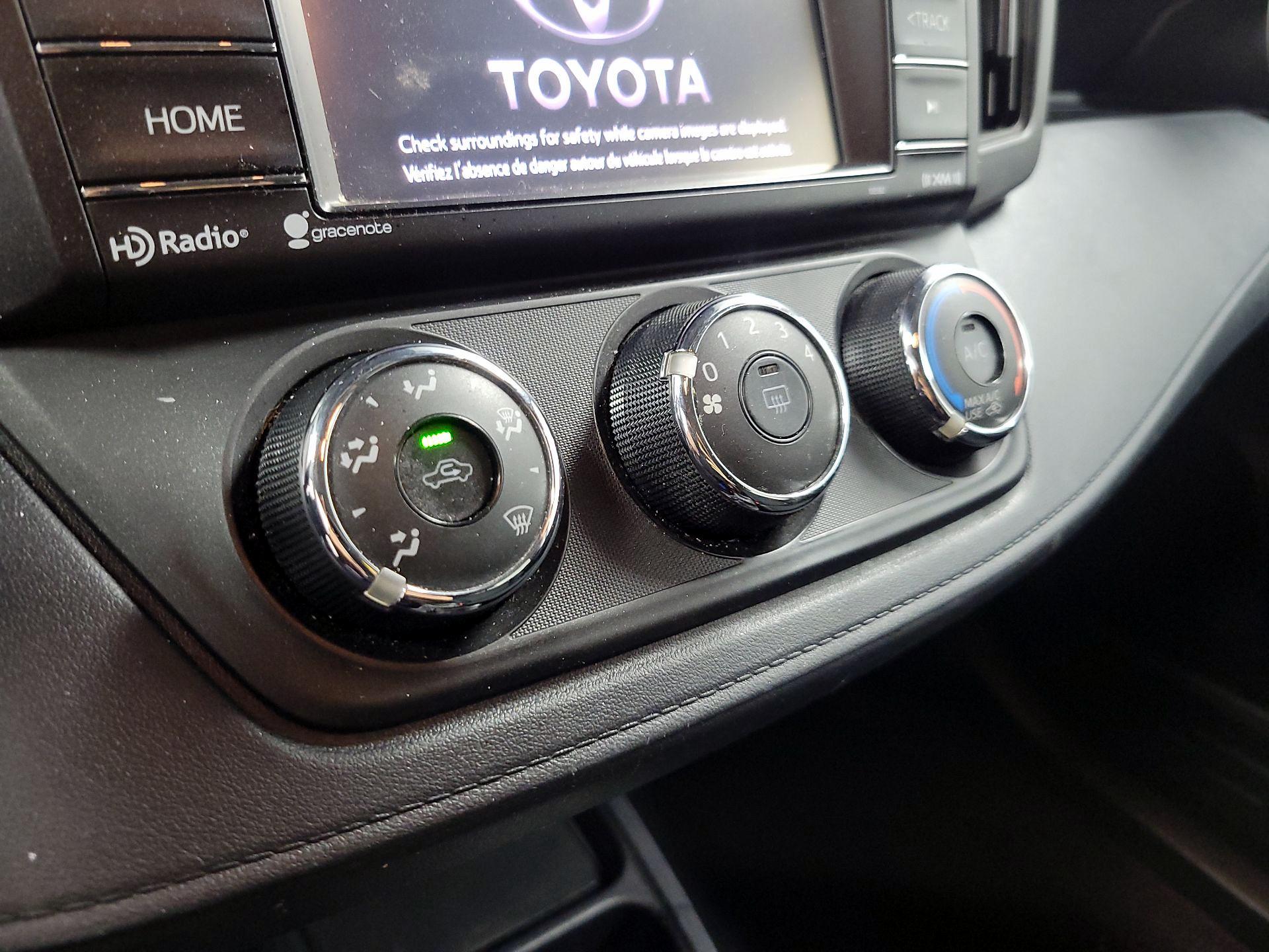 Thumbnail: 2016 Toyota RAV4 - 16