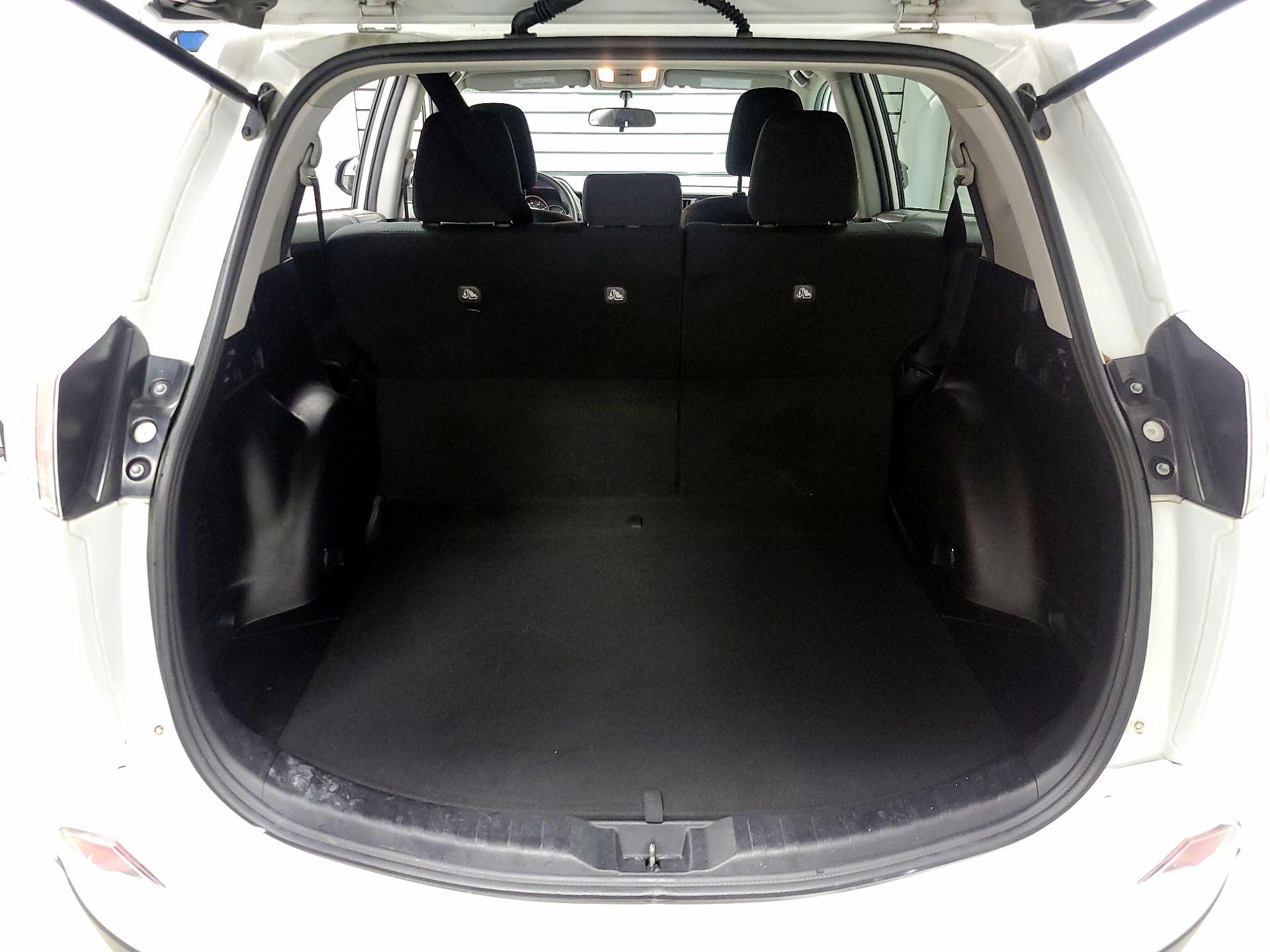 Thumbnail: 2016 Toyota RAV4 - 19