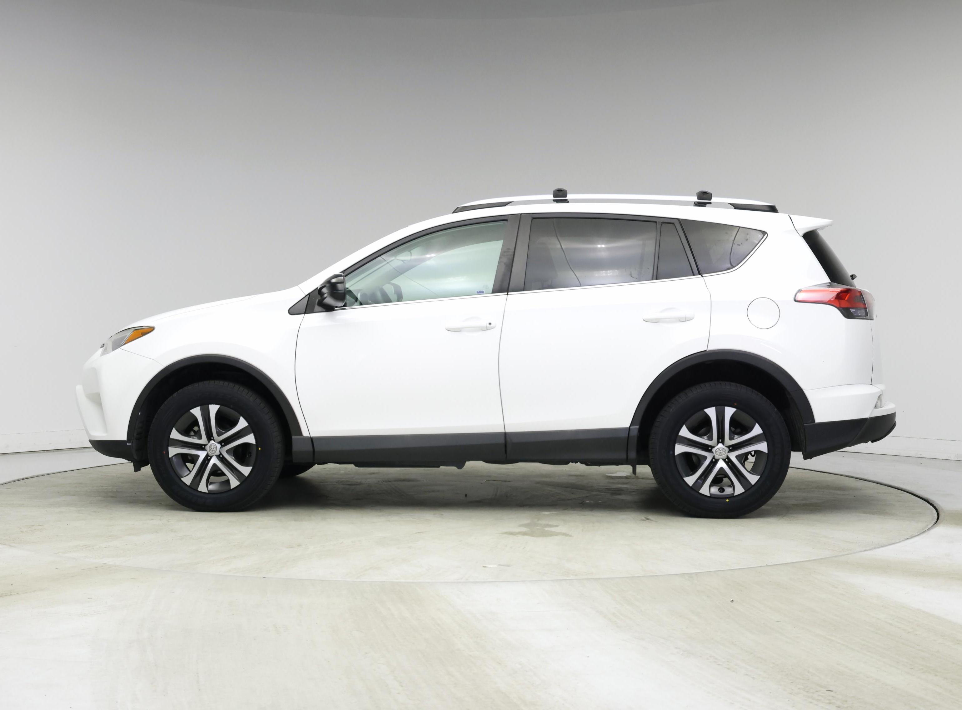 Thumbnail: 2016 Toyota RAV4 - 3