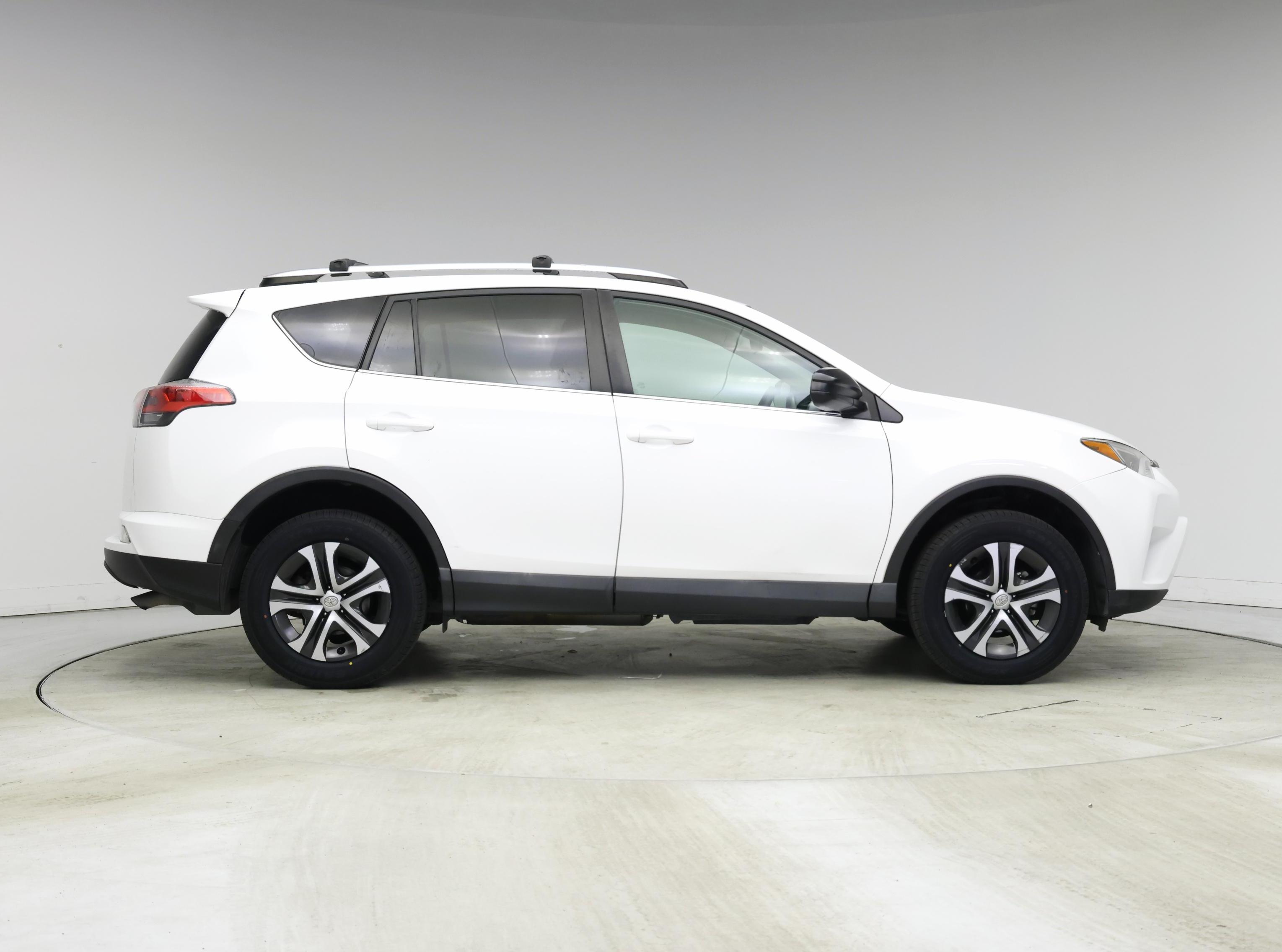 Thumbnail: 2016 Toyota RAV4 - 7