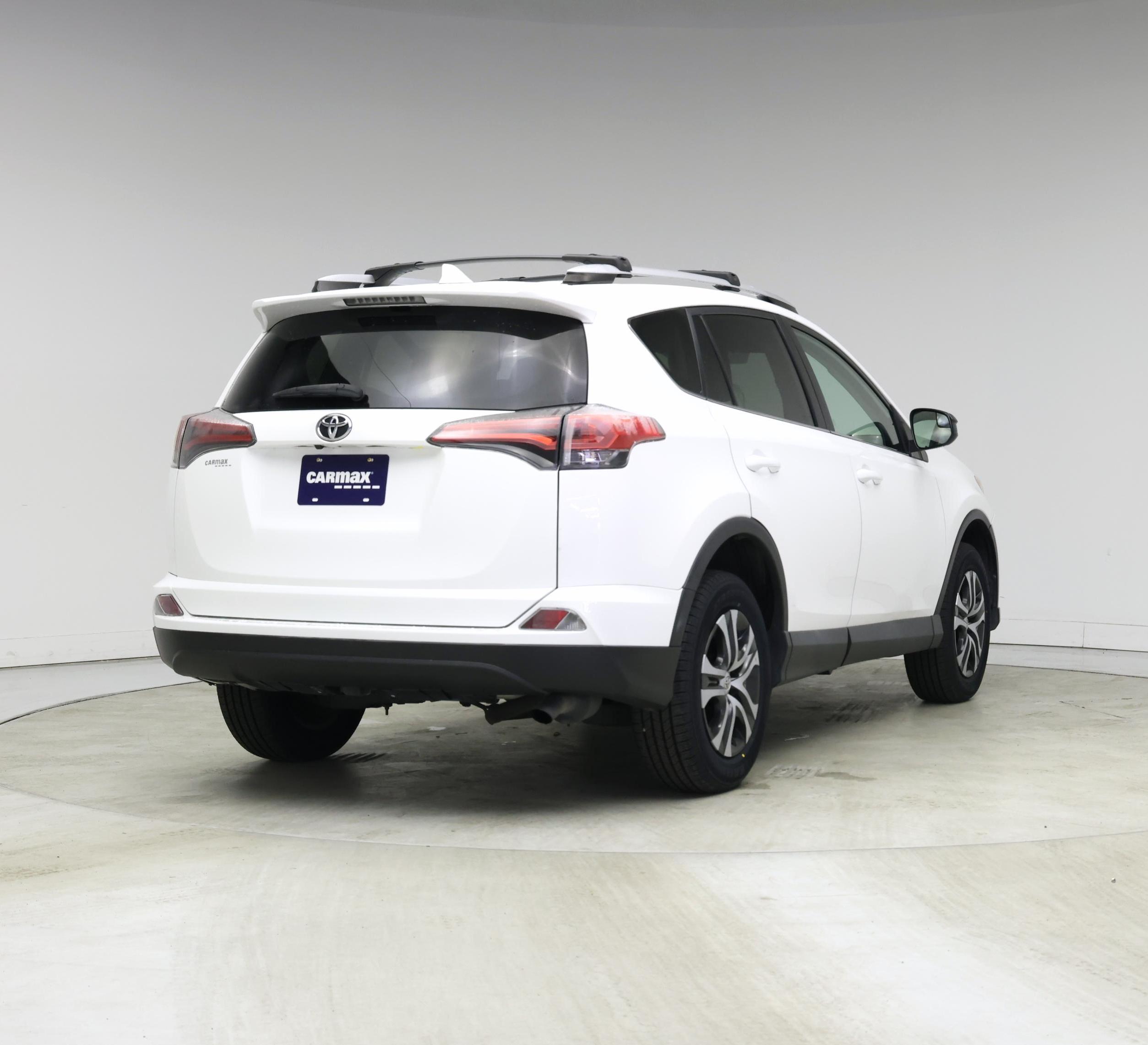 Thumbnail: 2016 Toyota RAV4 - 8