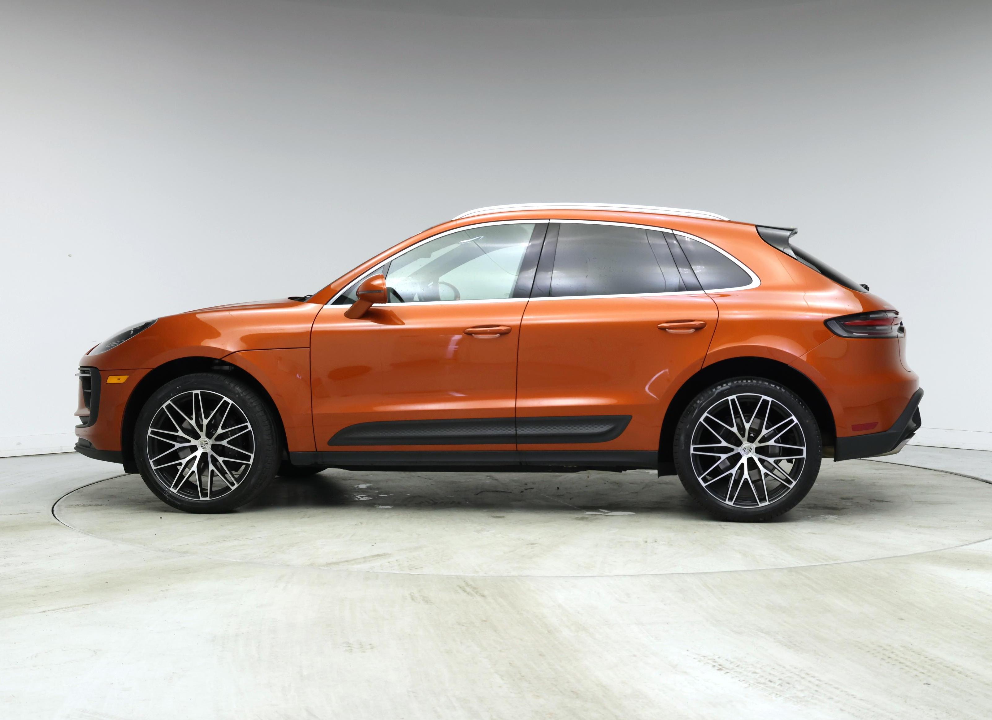 Thumbnail: 2022 Porsche Macan - 3
