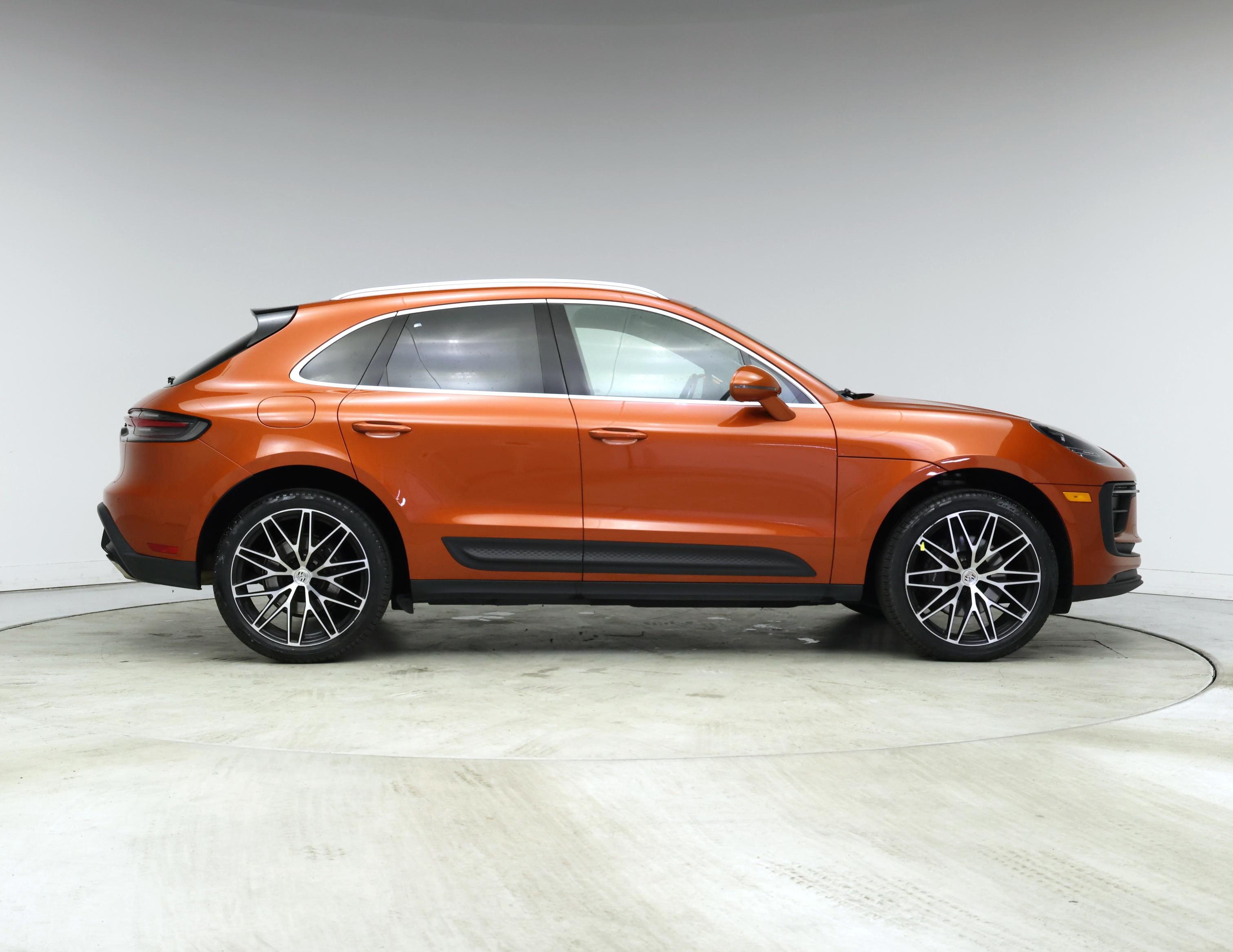Thumbnail: 2022 Porsche Macan - 7