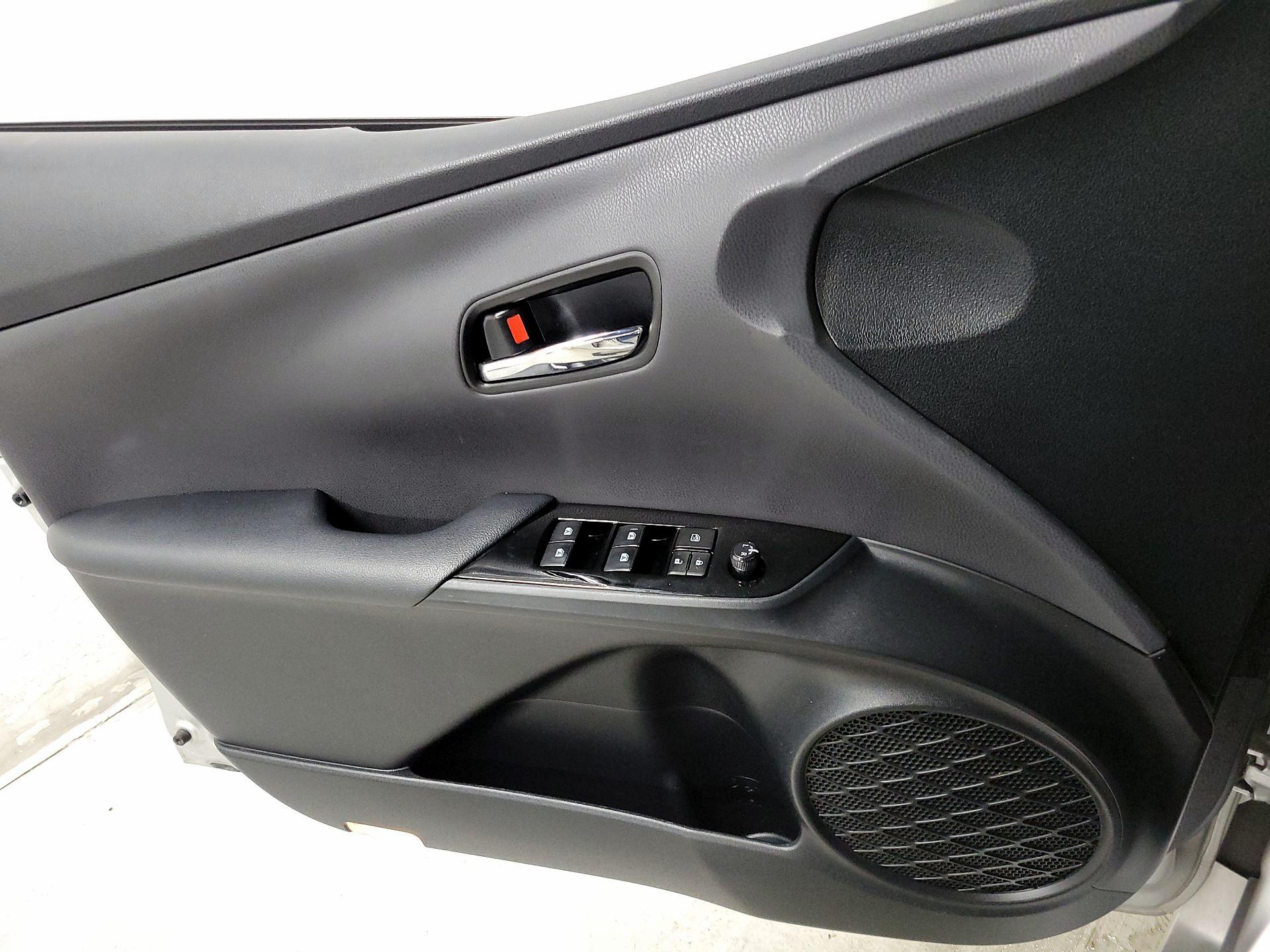 Thumbnail: 2018 Toyota Prius - 12