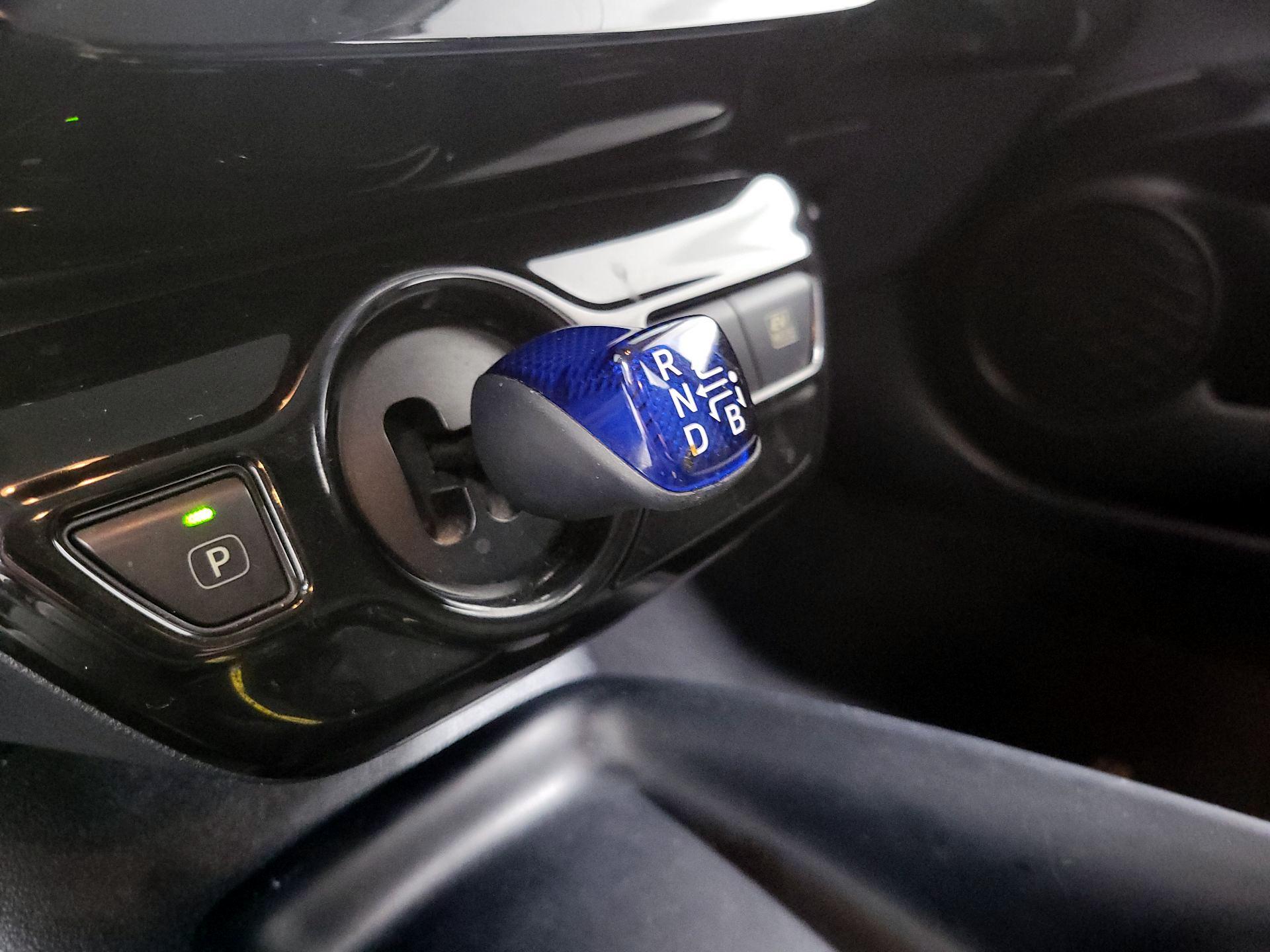 Thumbnail: 2018 Toyota Prius - 17