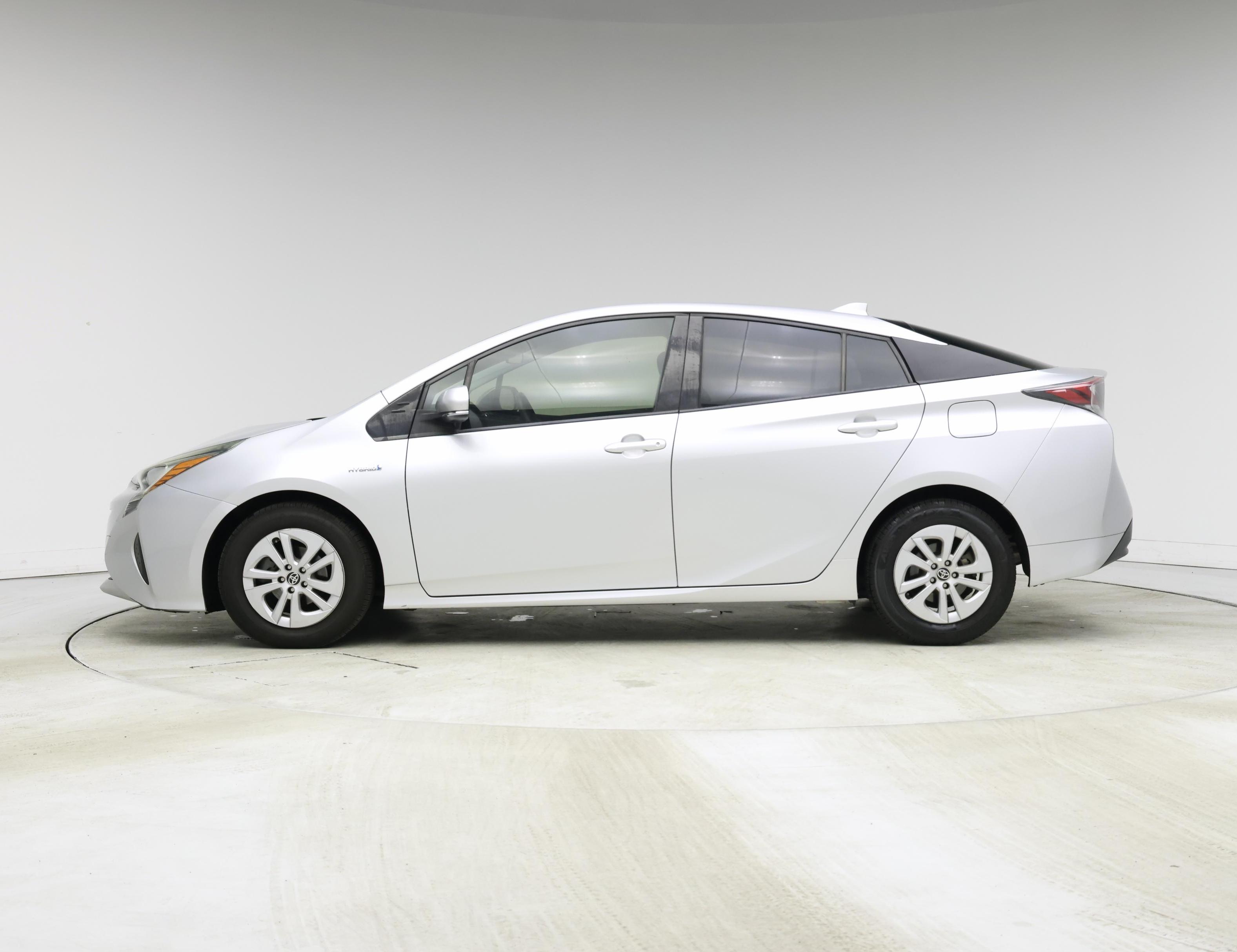 Thumbnail: 2018 Toyota Prius - 3
