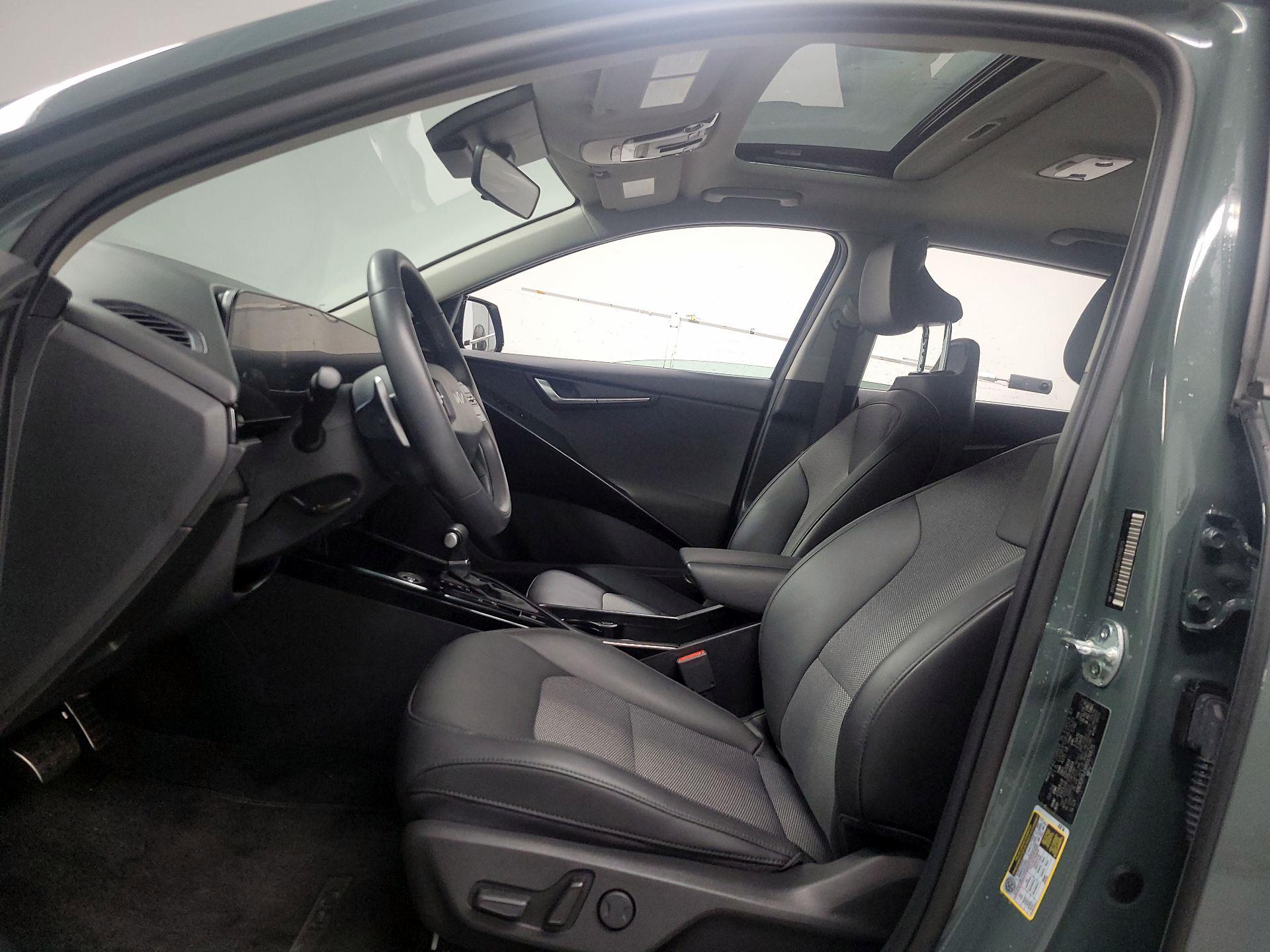 Thumbnail: 2024 Kia Niro - 19