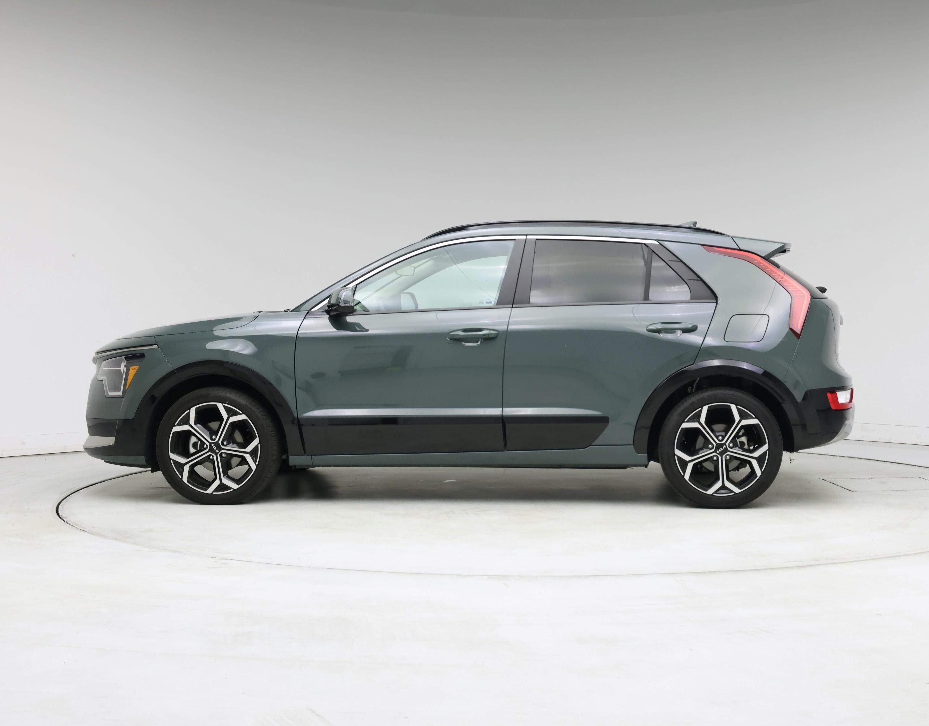 Thumbnail: 2024 Kia Niro - 3