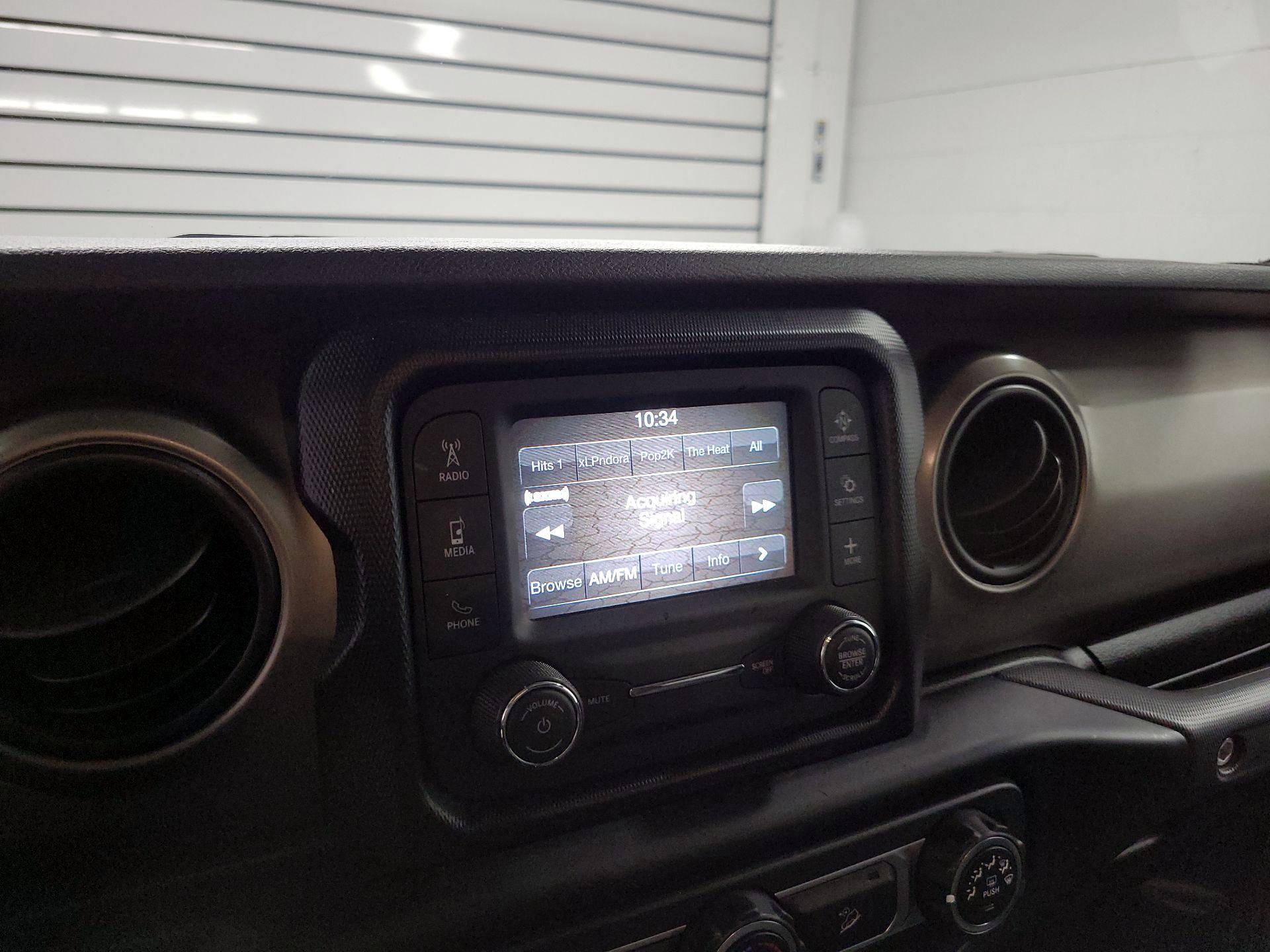Thumbnail: 2019 Jeep Wrangler - 14